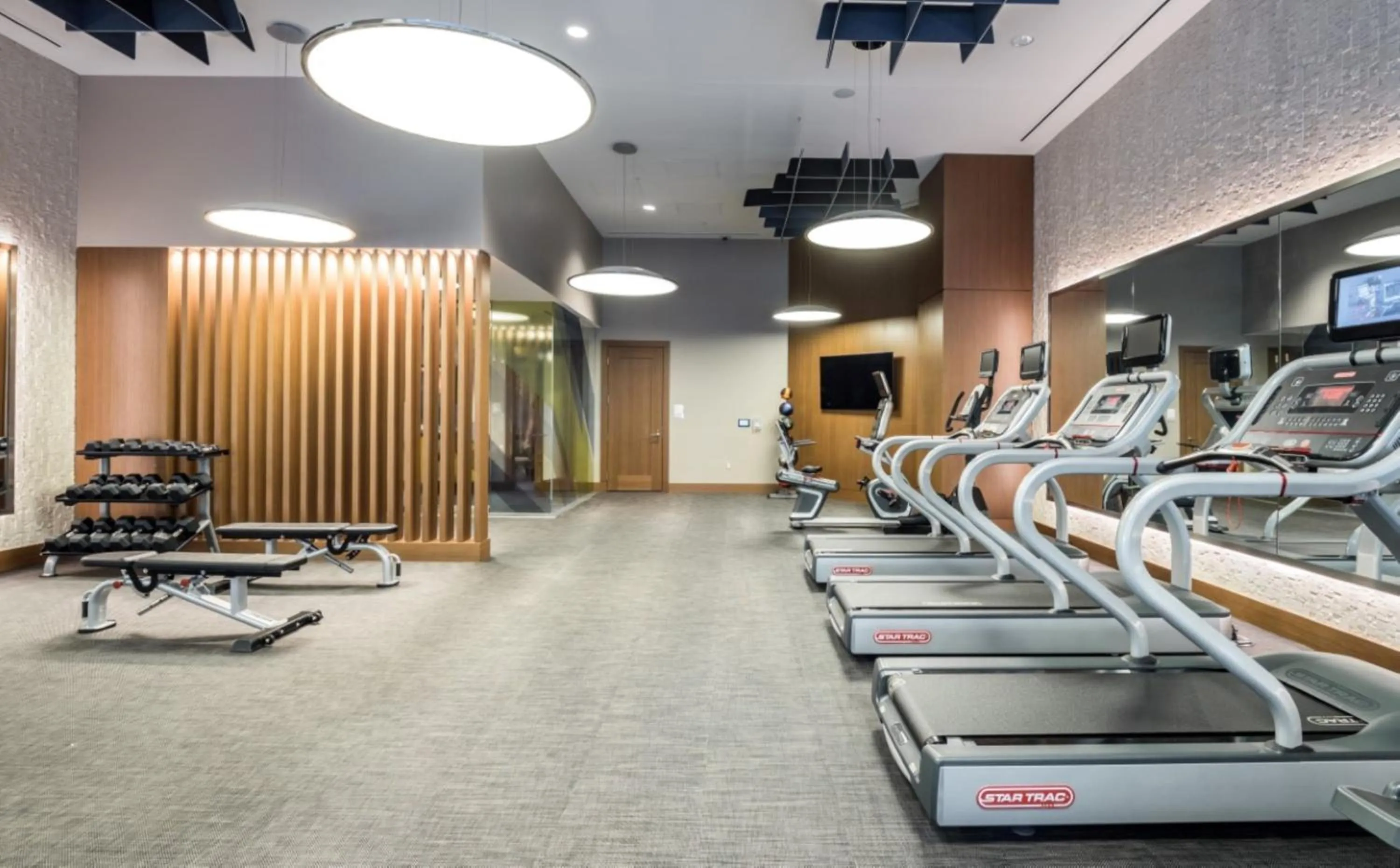 Fitness centre/facilities in Global Luxury Suites Bethesda Chevy Chase