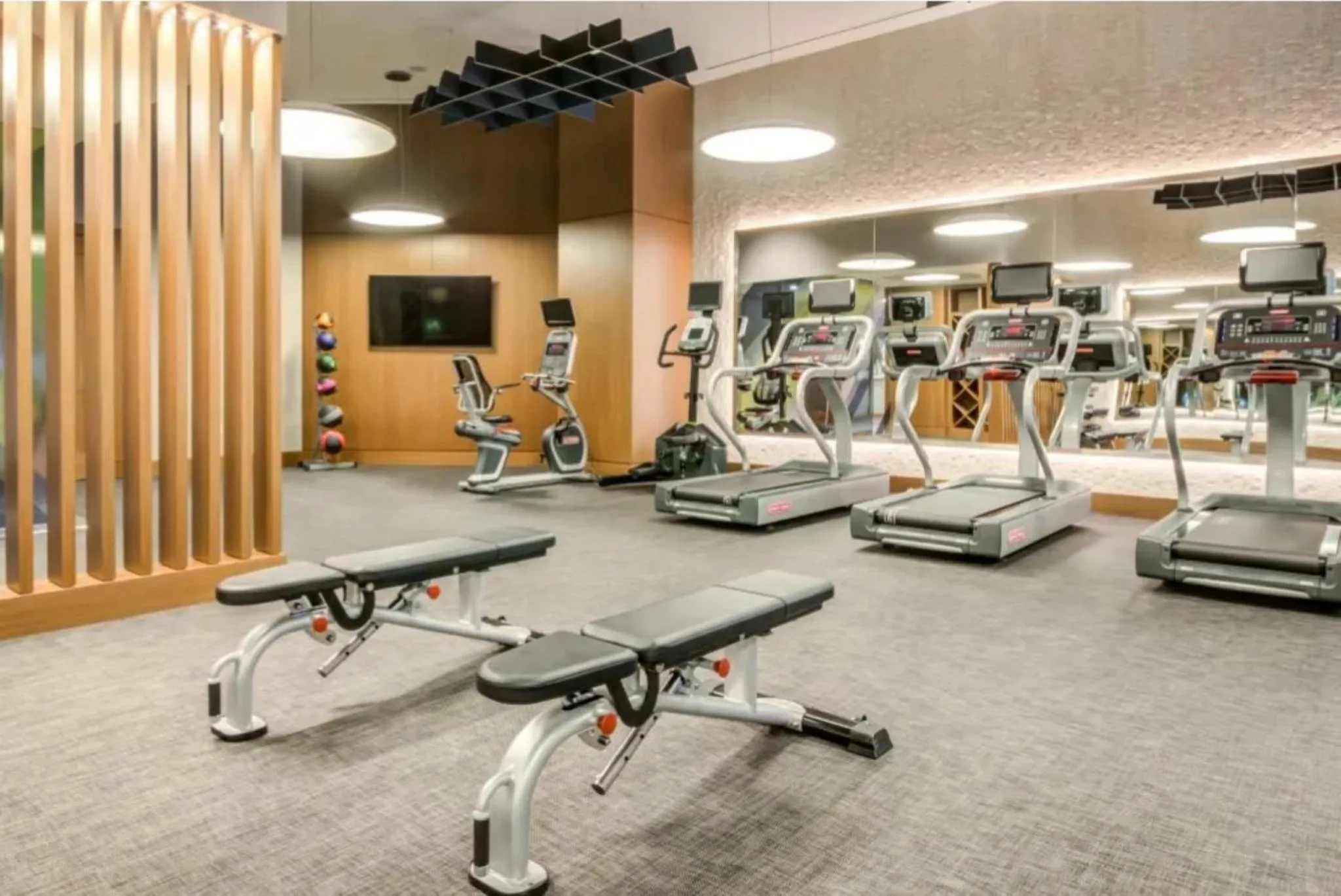 Fitness centre/facilities in Global Luxury Suites Bethesda Chevy Chase
