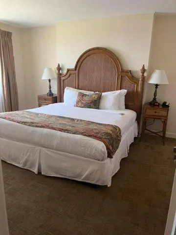 Bed in Hawaii Volcano House