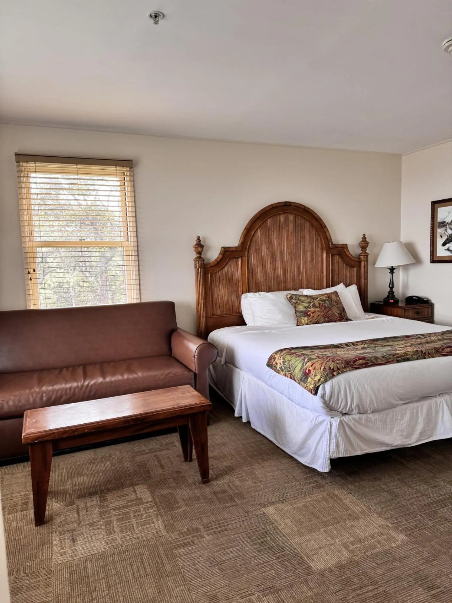 Bedroom in Hawaii Volcano House