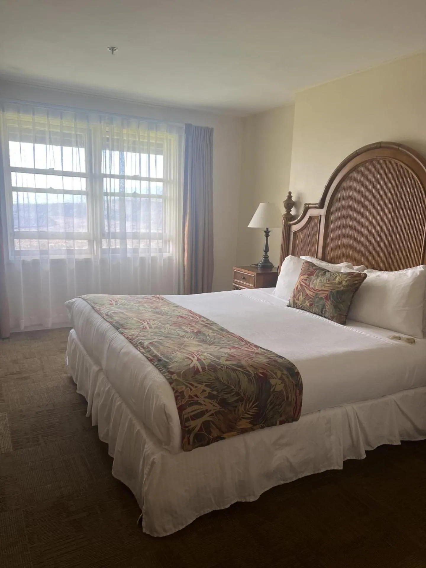 Bedroom in Hawaii Volcano House
