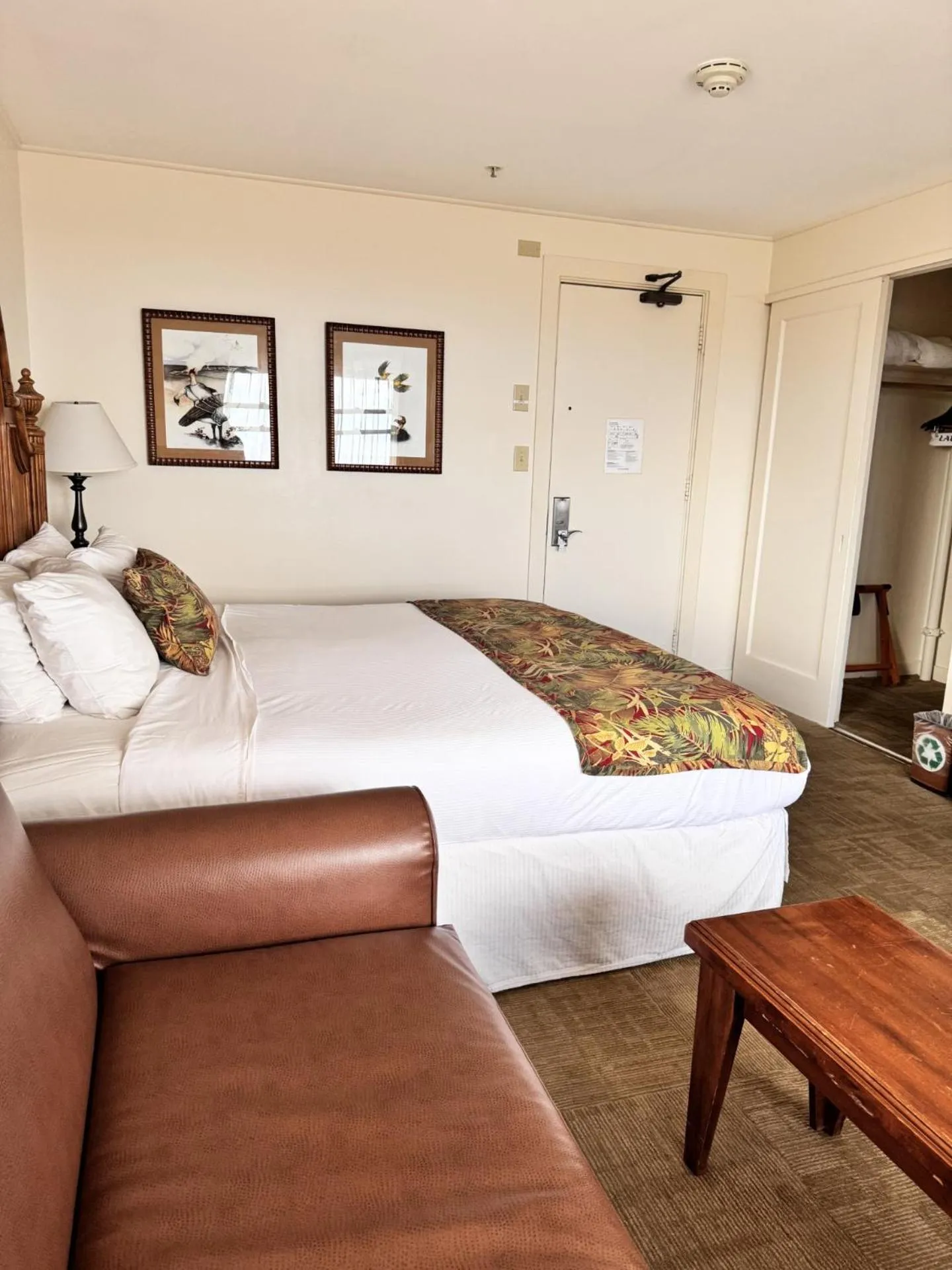 Bedroom in Hawaii Volcano House