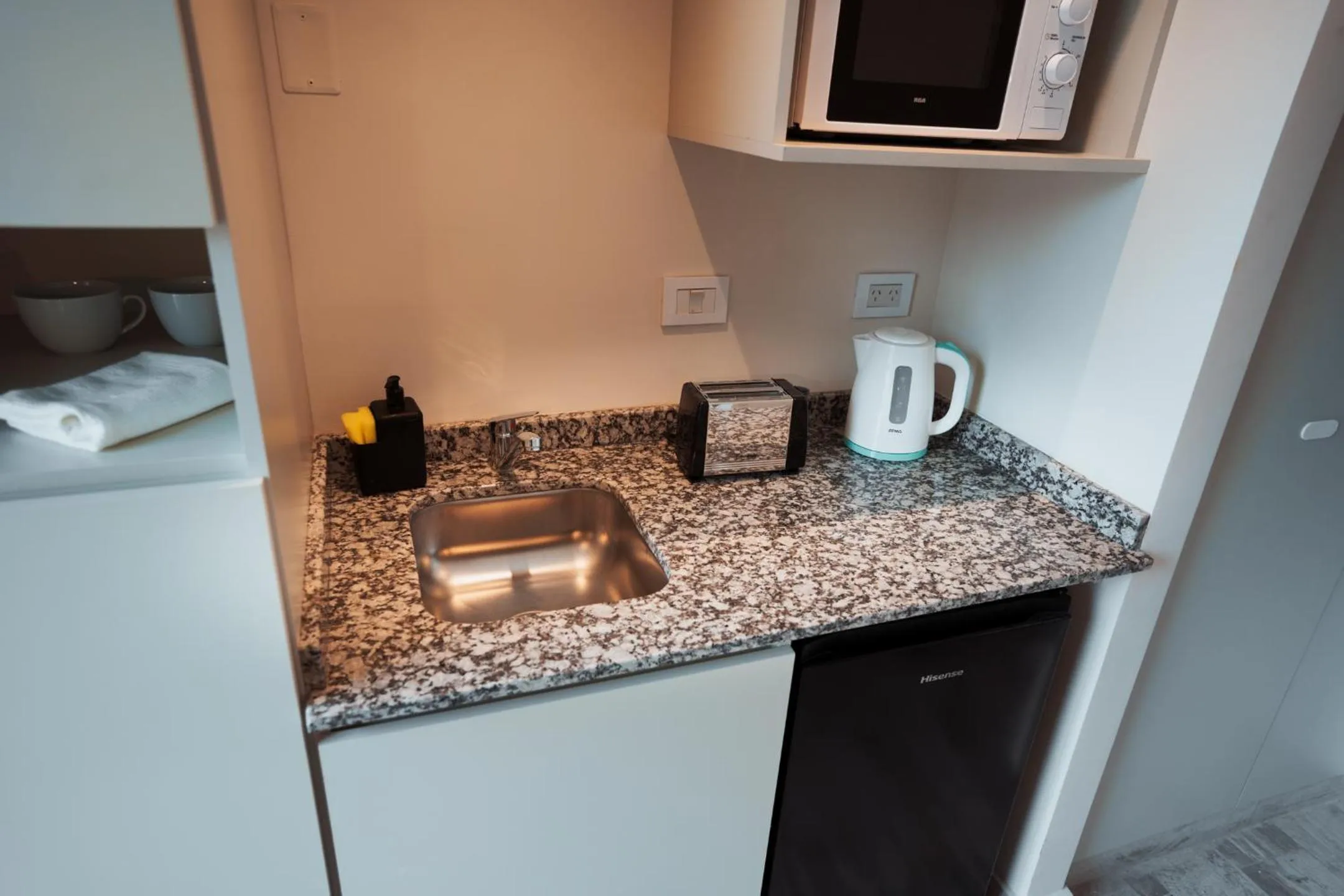 toaster in RentUp Suites Salta