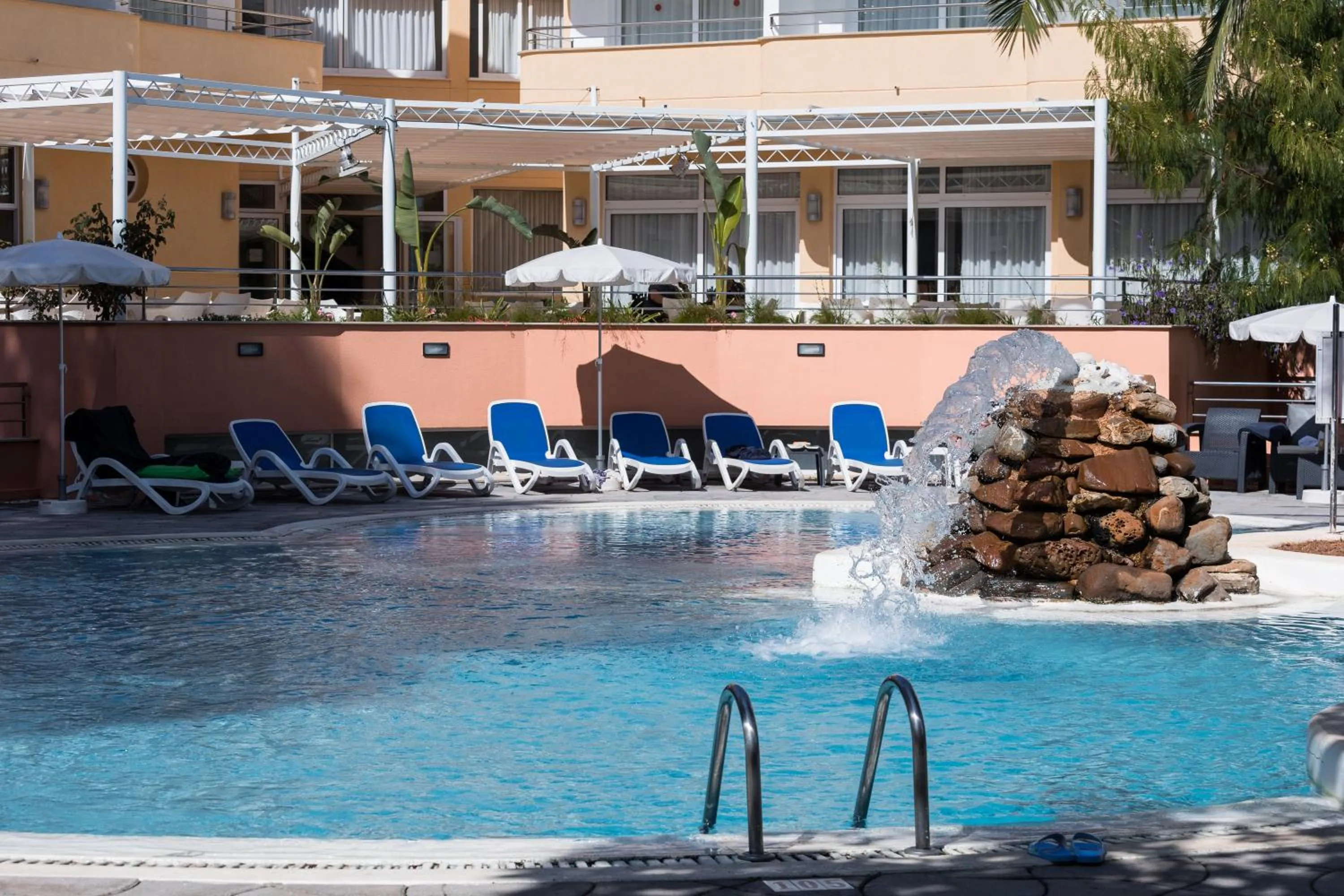 Swimming pool in Sagitario Playa