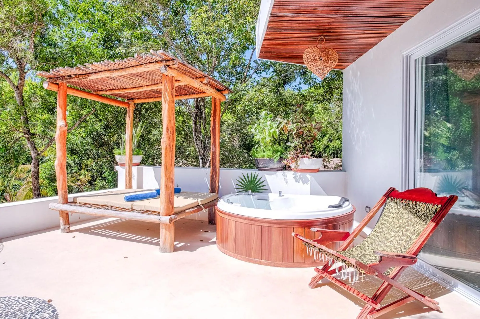 Hot Tub in Villa Morena Boutique Hotel Ecoliving