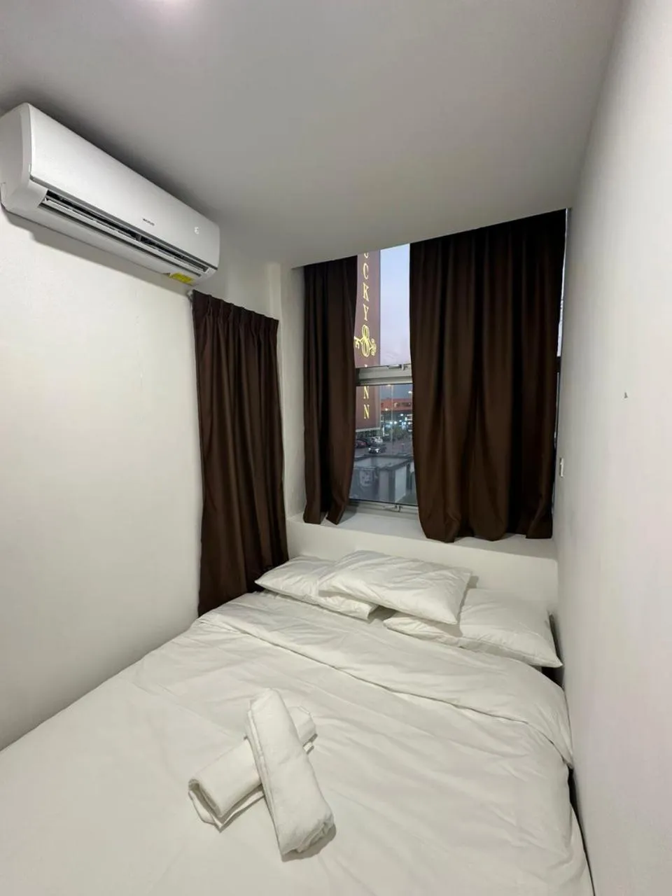 Bedroom, Bed in Lucky 88 Inn Serian