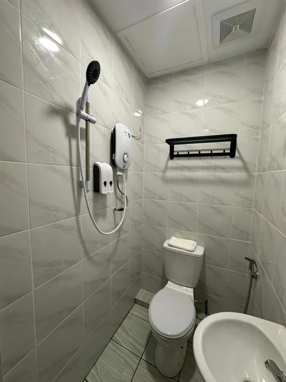 Toilet in Lucky 88 Inn Serian