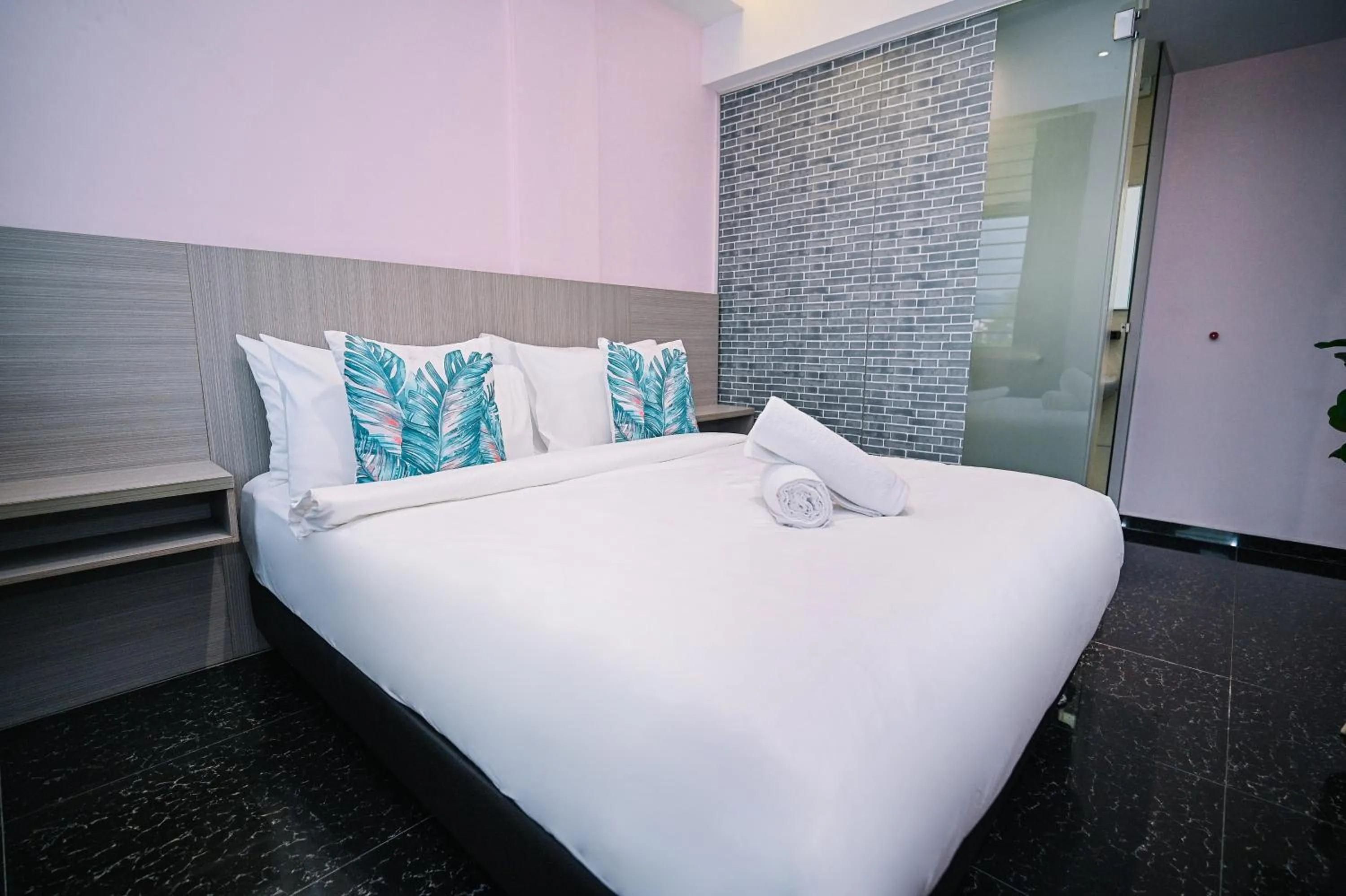 Bed in Swing & Pillows - Rawang Selangor