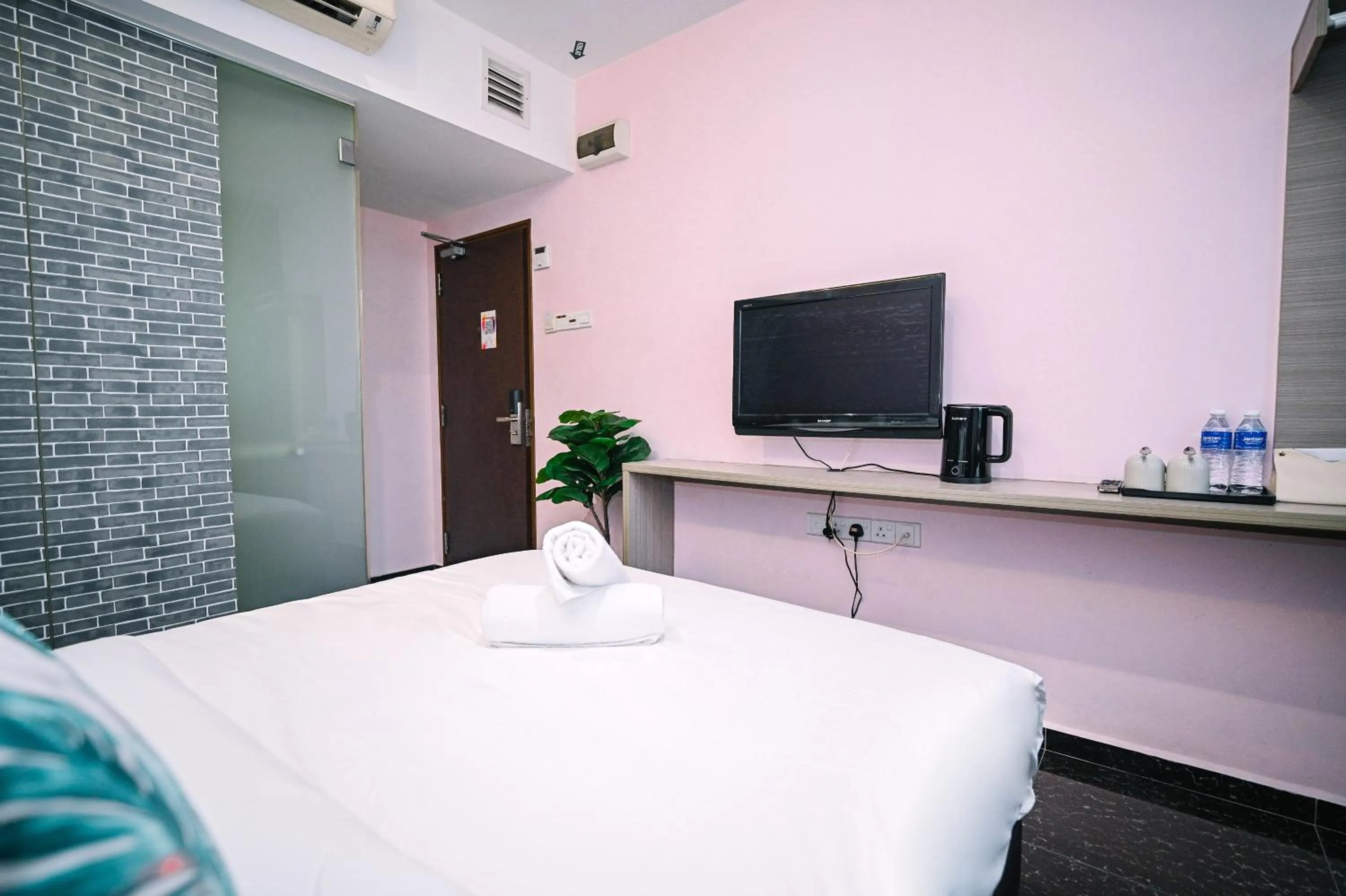 Bed in Swing & Pillows - Rawang Selangor