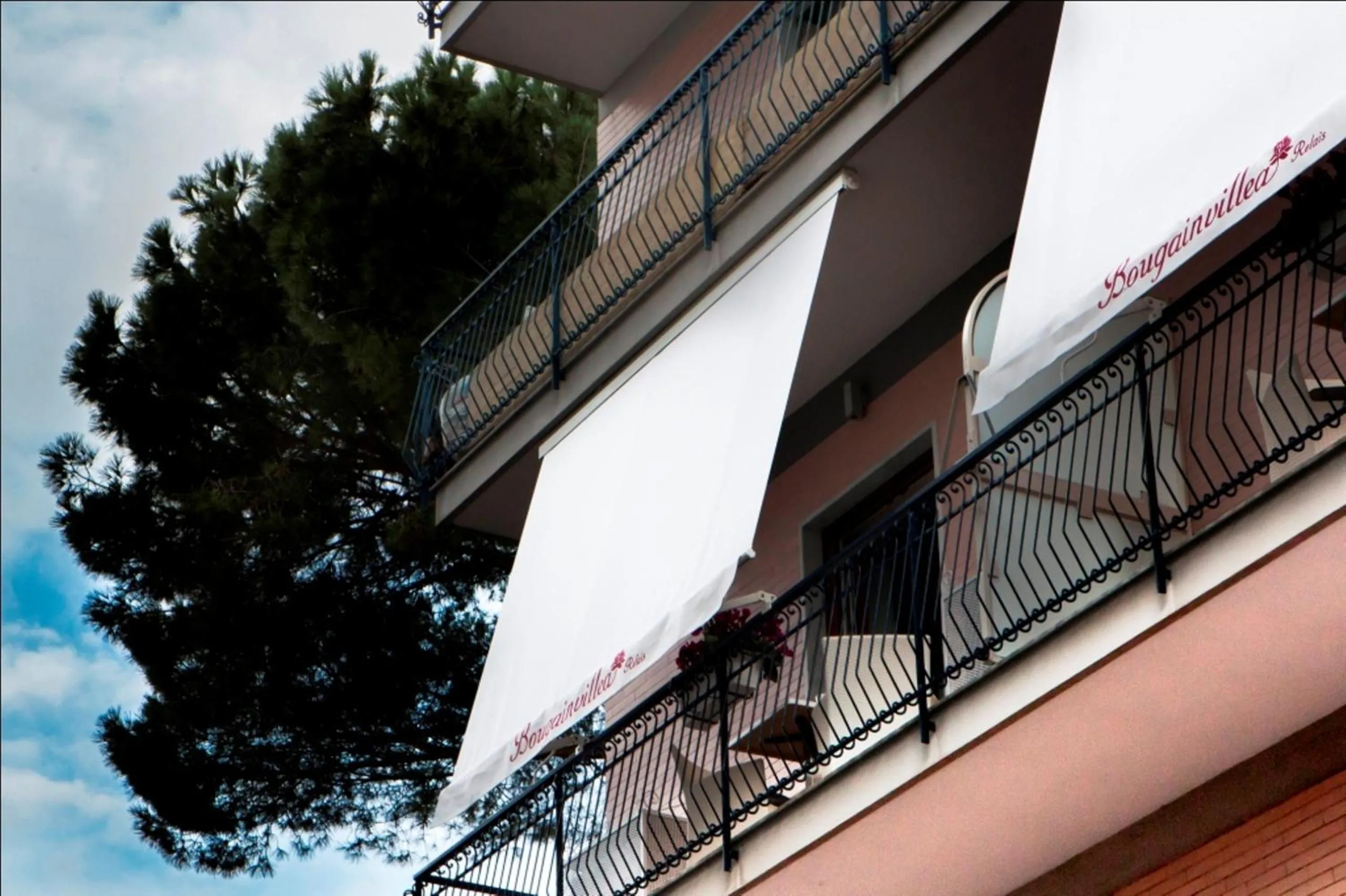 Facade/entrance in Bougainvillea Relais