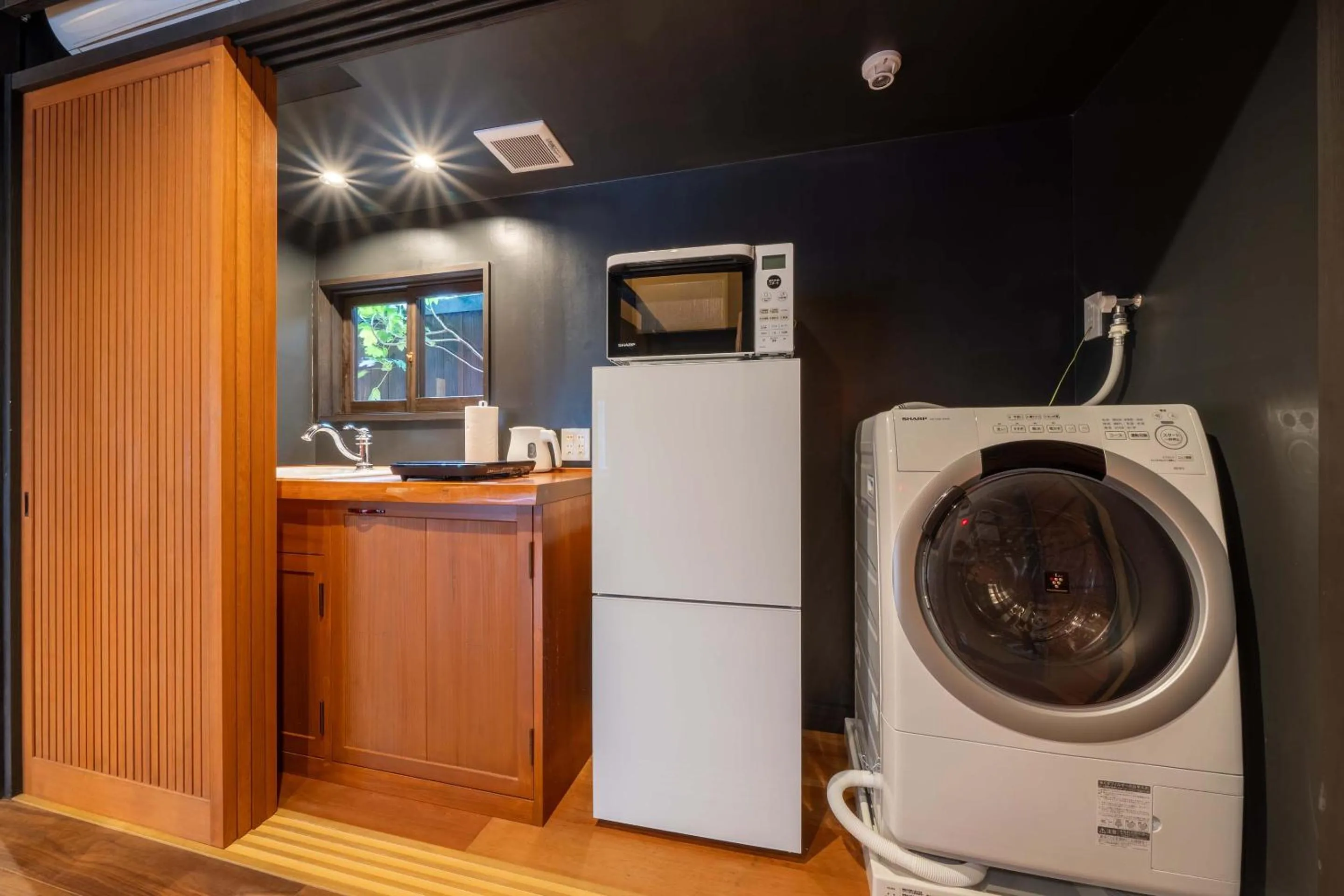 Kitchen or kitchenette in RESI STAY Palace Gate