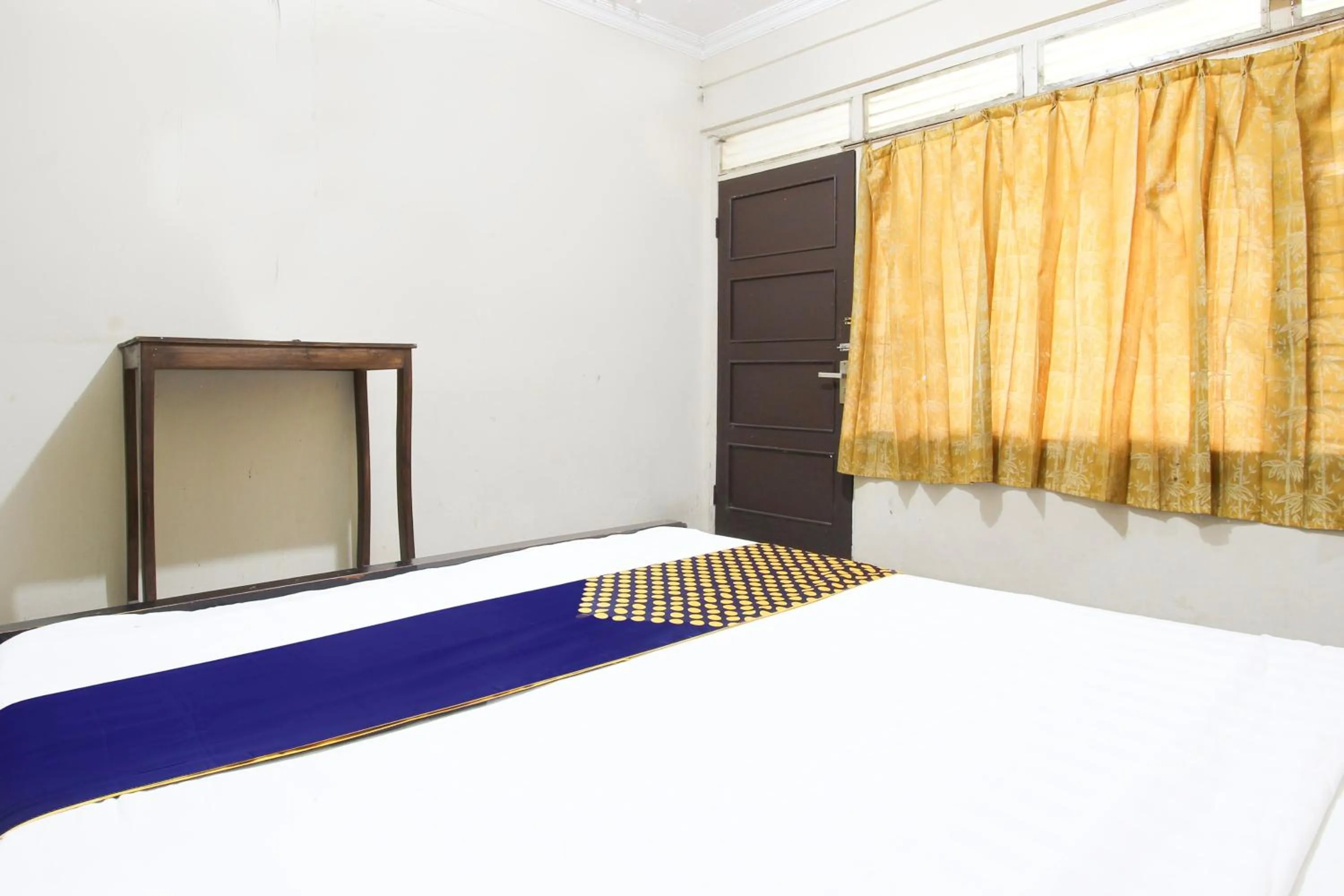 Bedroom, Bed in Hotel O Agung Banjarnegara