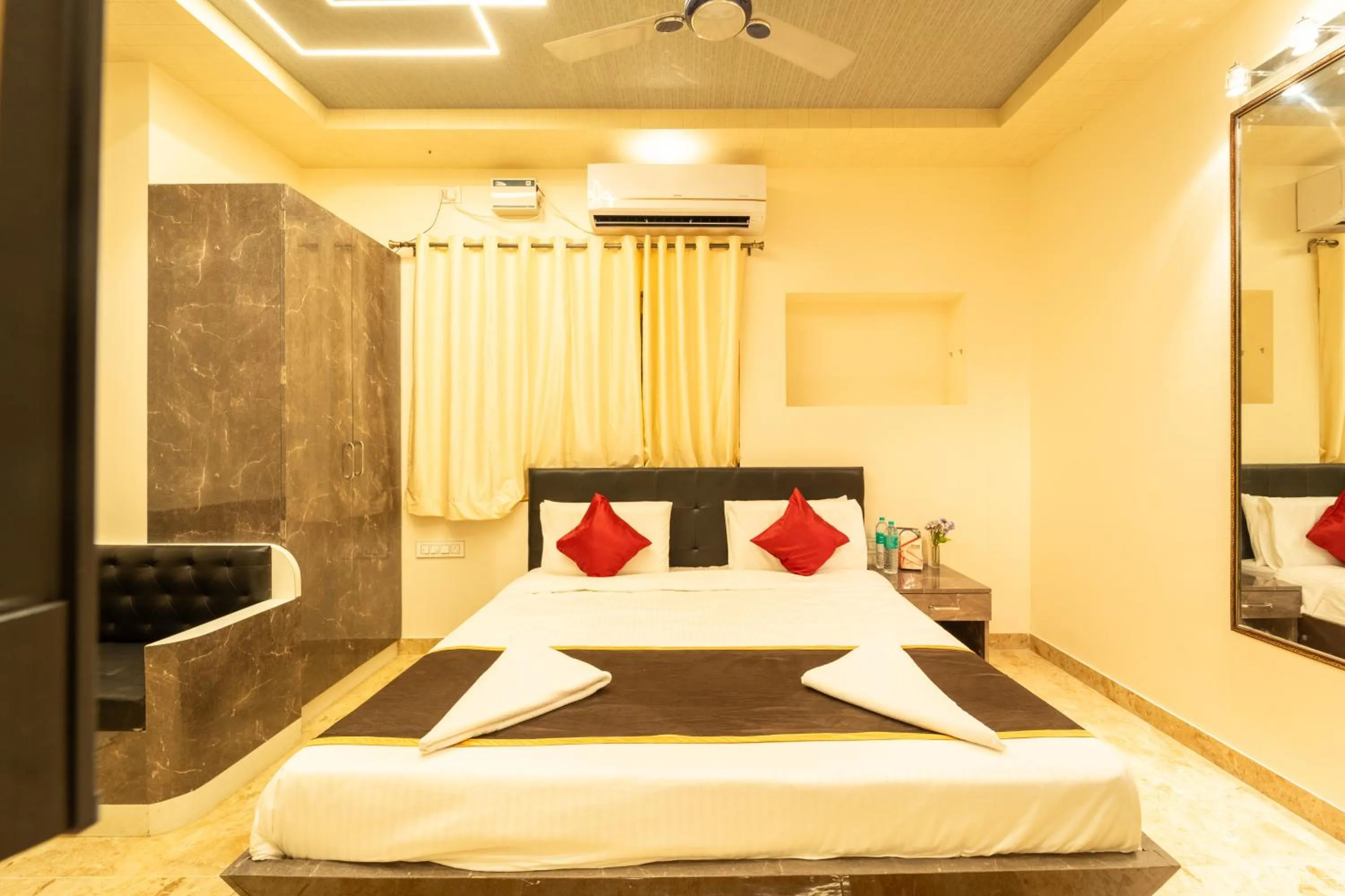 Bed in Seasons Suites - HBR