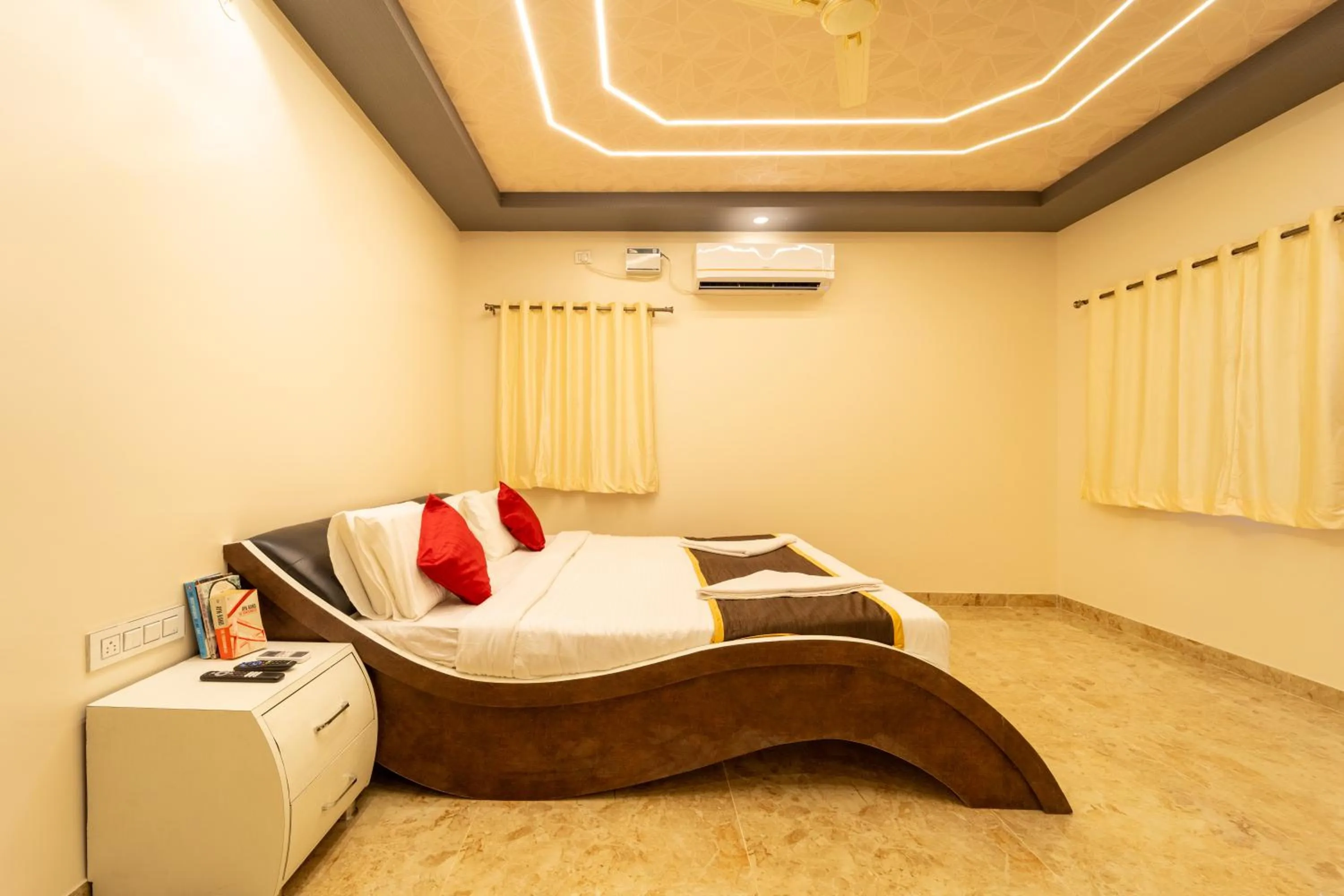 Bed in Seasons Suites - HBR