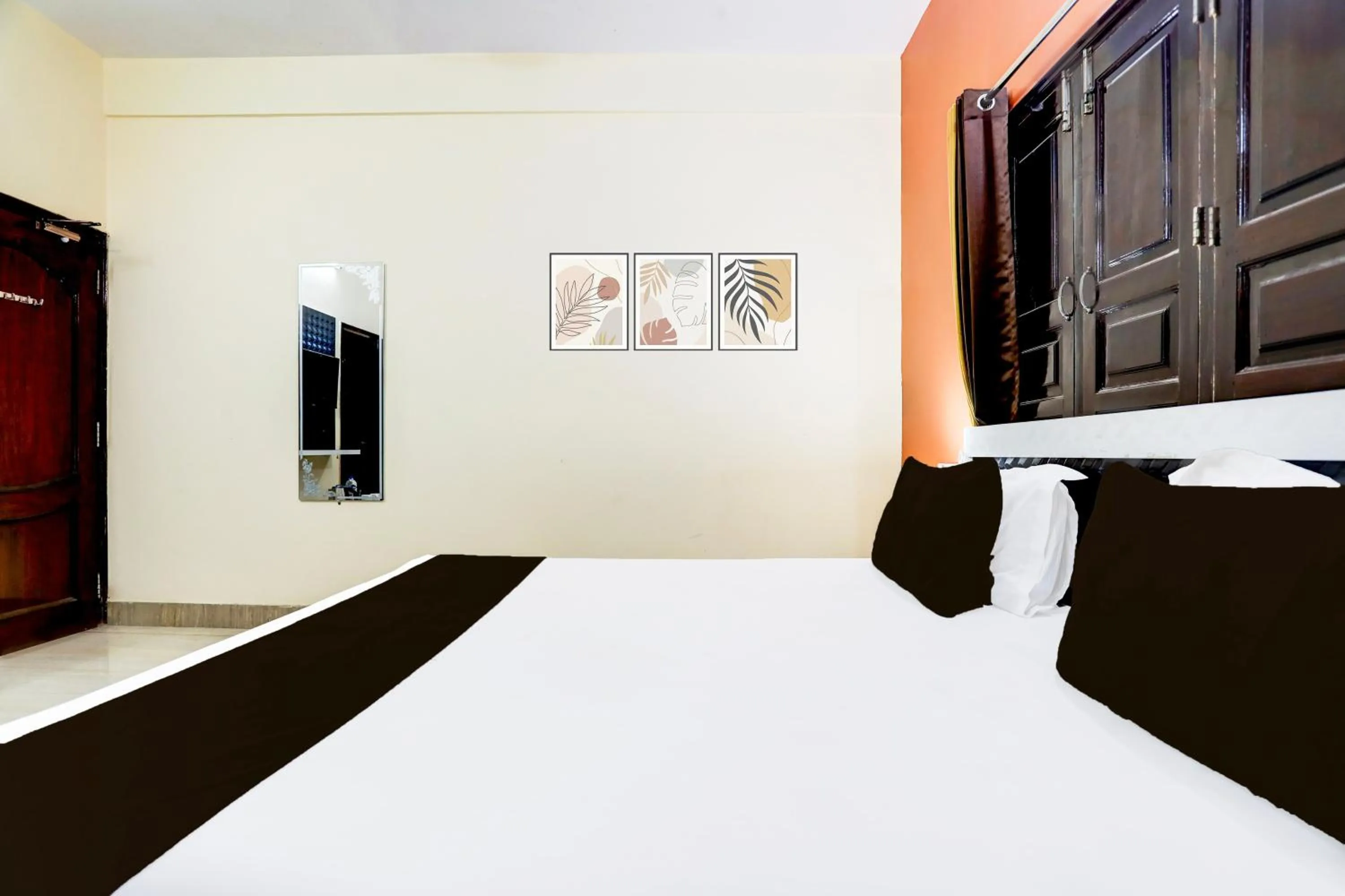 Bedroom, Bed in Hotel O R B Palace