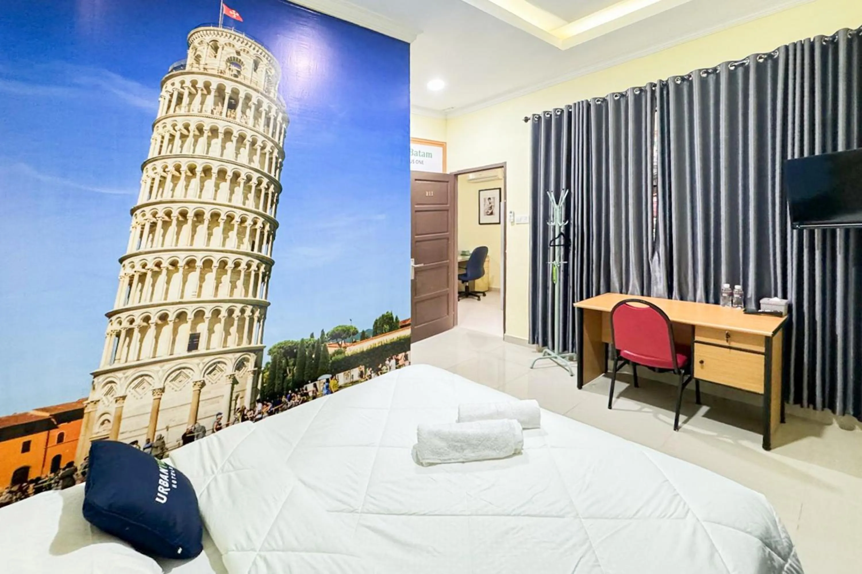 Bedroom in Urbanview Botania Meeting Point Batam by RedDoorz