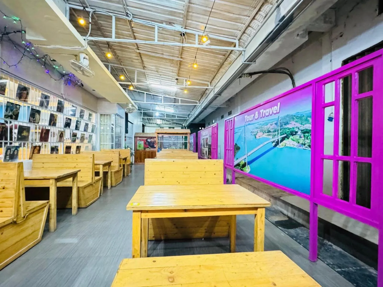 Seating area in Urbanview Botania Meeting Point Batam by RedDoorz