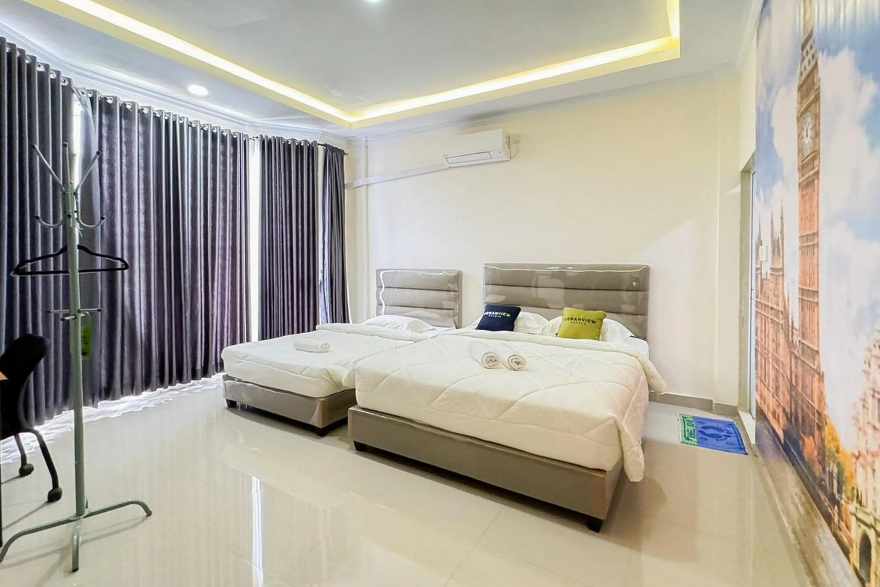 Bedroom, Bed in Urbanview Botania Meeting Point Batam by RedDoorz