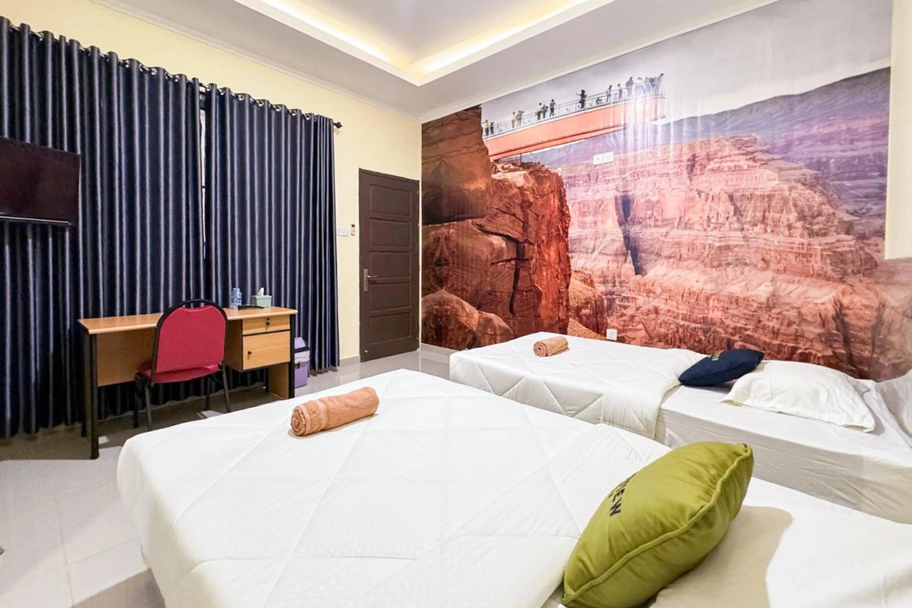 Bedroom, Bed in Urbanview Botania Meeting Point Batam by RedDoorz