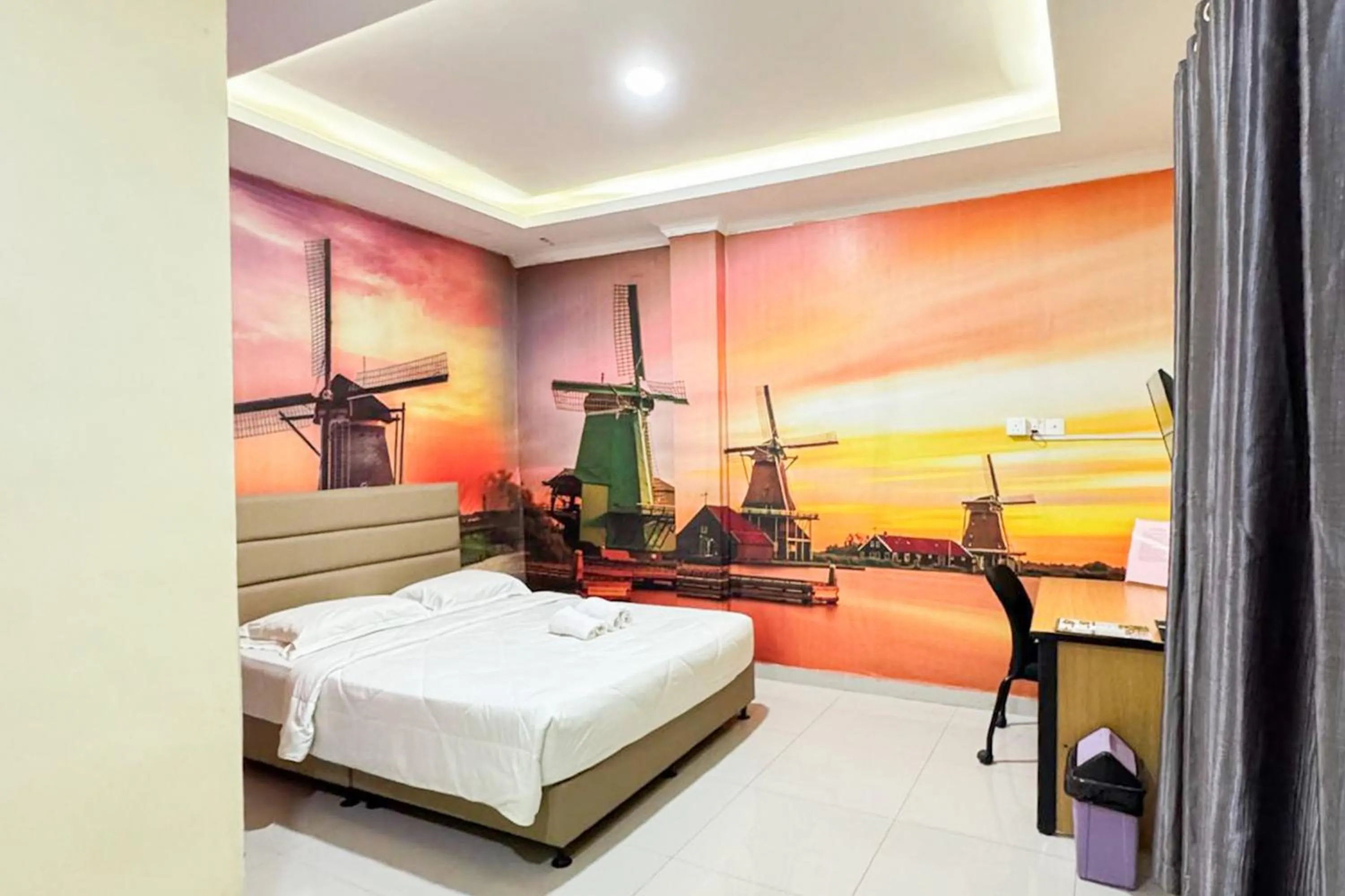 Bedroom, Bed in Urbanview Botania Meeting Point Batam by RedDoorz