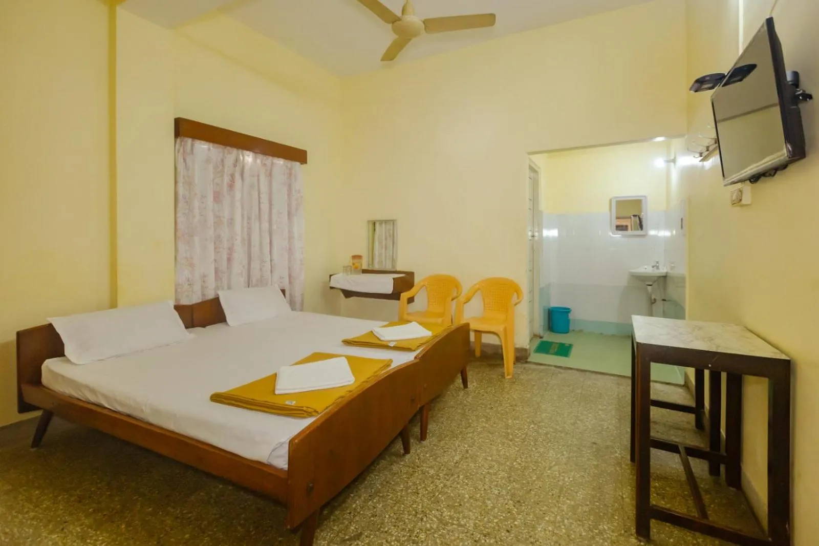 Bedroom, Bed in Sri Ramakrishna Hotel