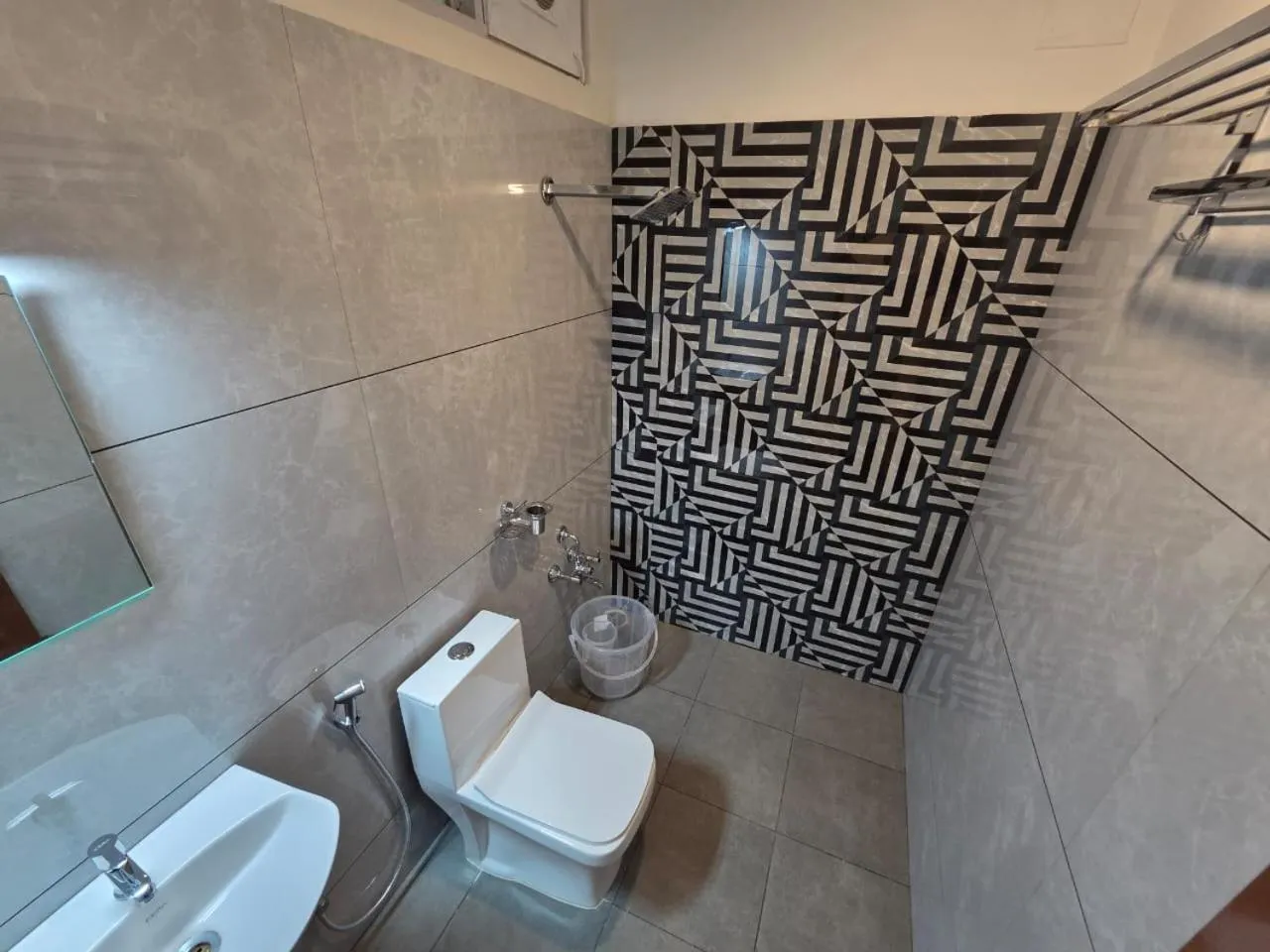 Bathroom in Sri Ramakrishna Hotel