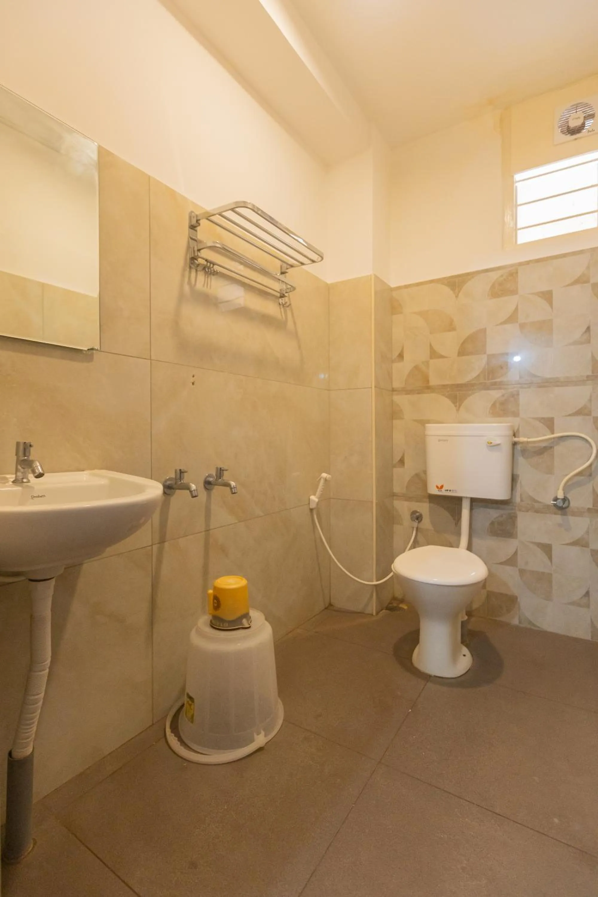 Bathroom in Sri Ramakrishna Hotel