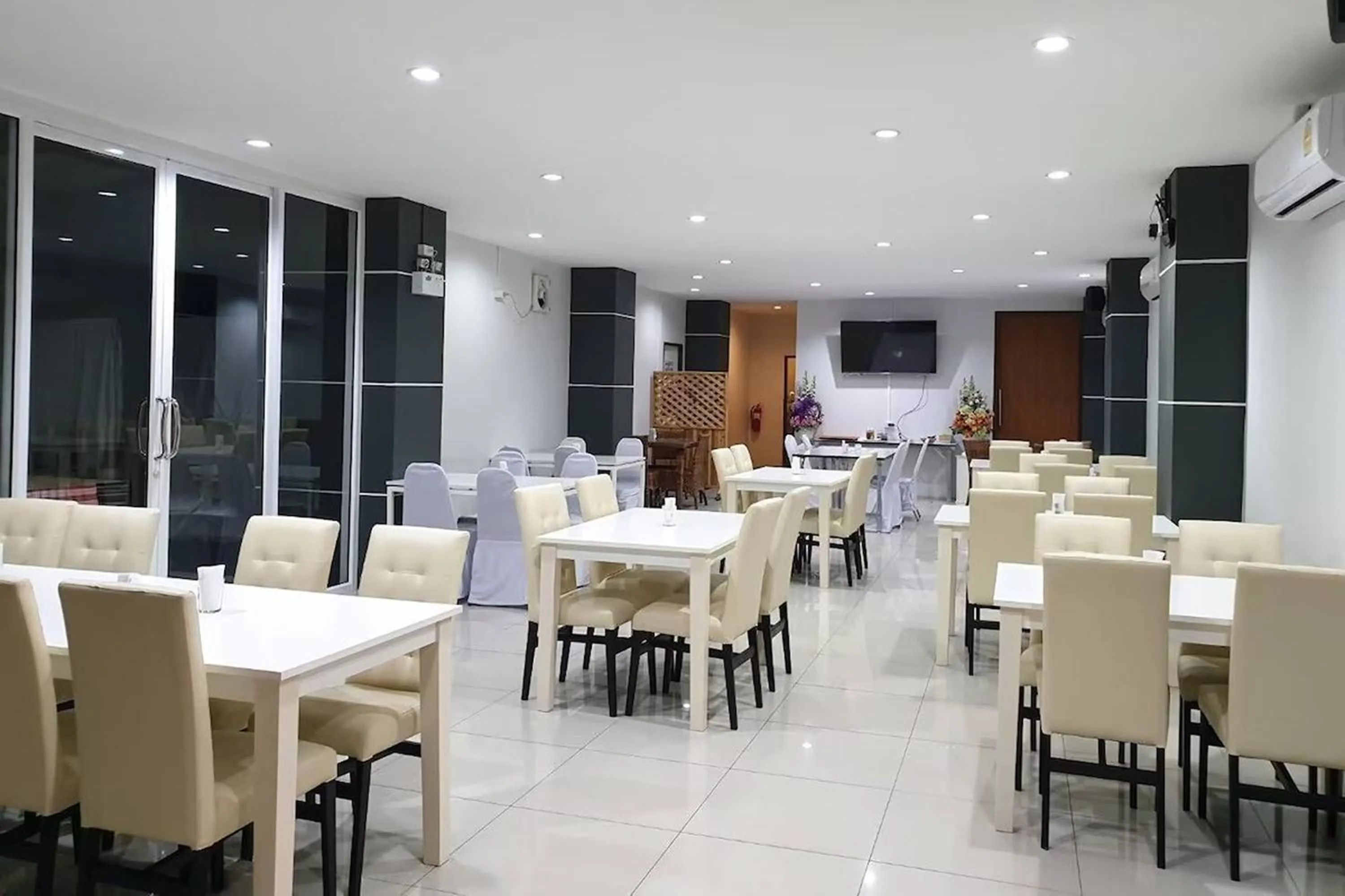 Area and facilities in La VIVA Hotel