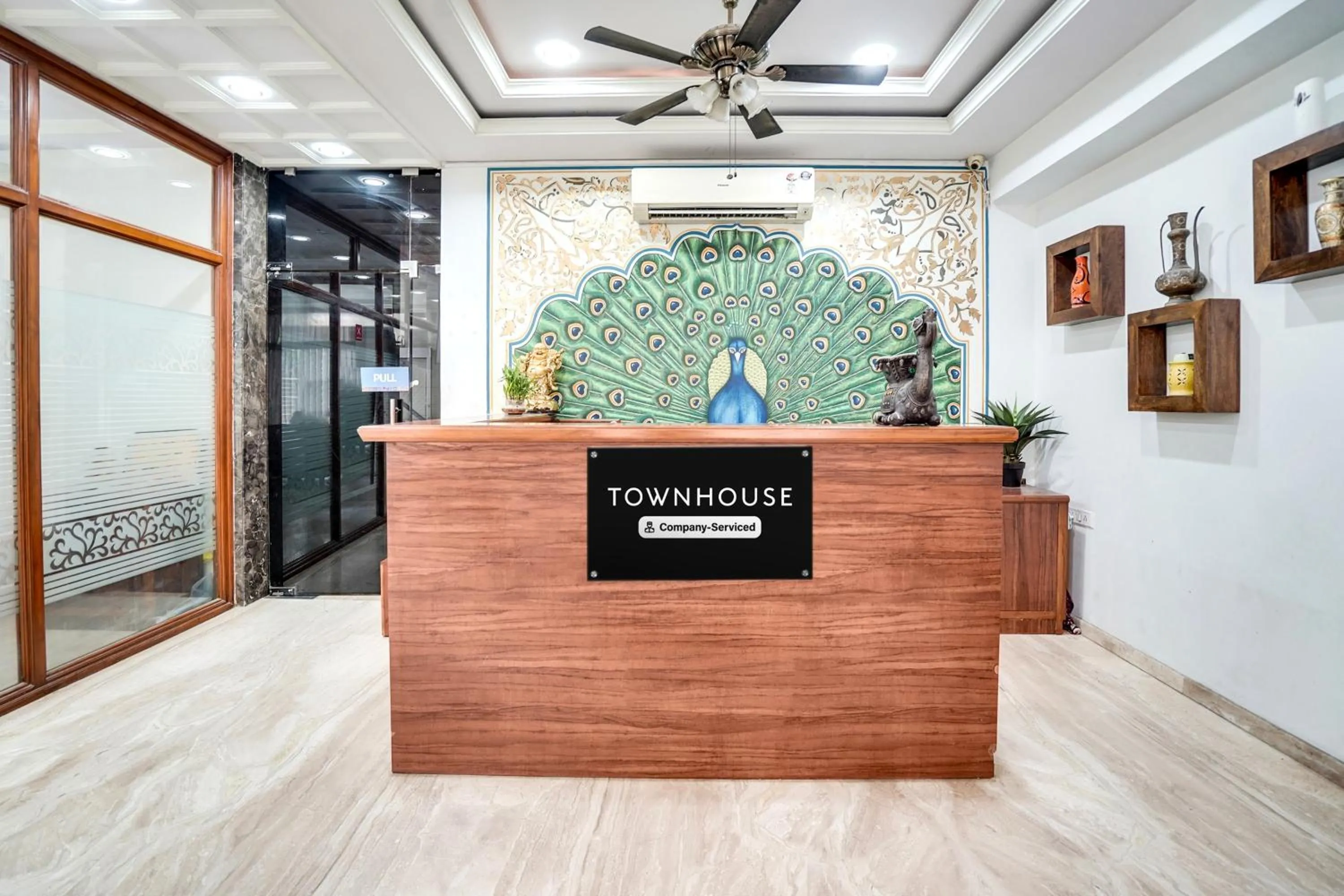 Lobby or reception in Super Townhouse Durgapura formerly Gumaan Heritage