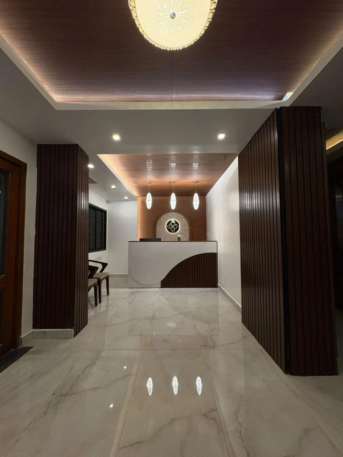 Lobby or reception in Hotel Royal Luxe - US consulate, Apollo hospital, Sankara natralya