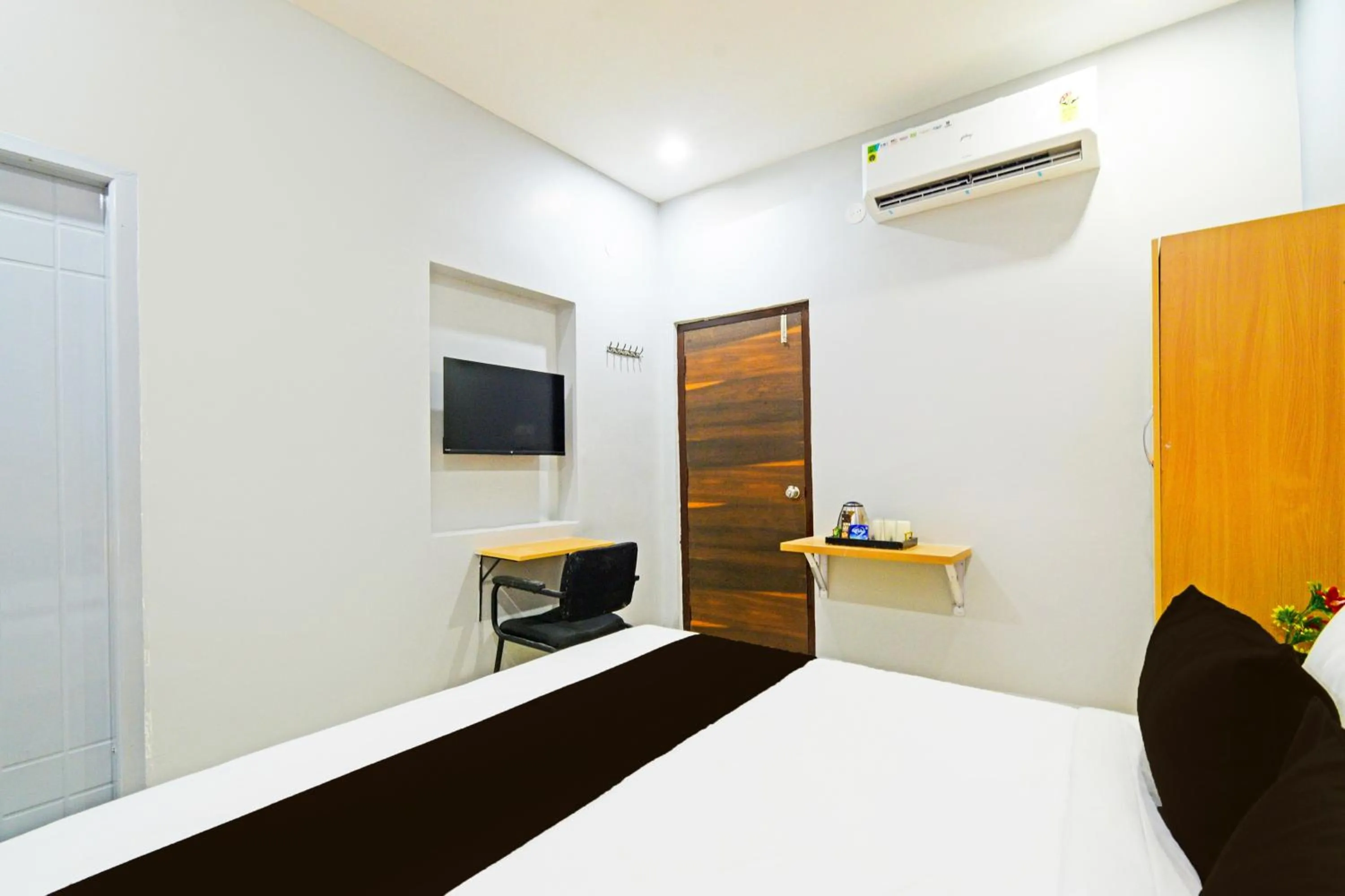 Bedroom, Bed in Super Collection O Medipally