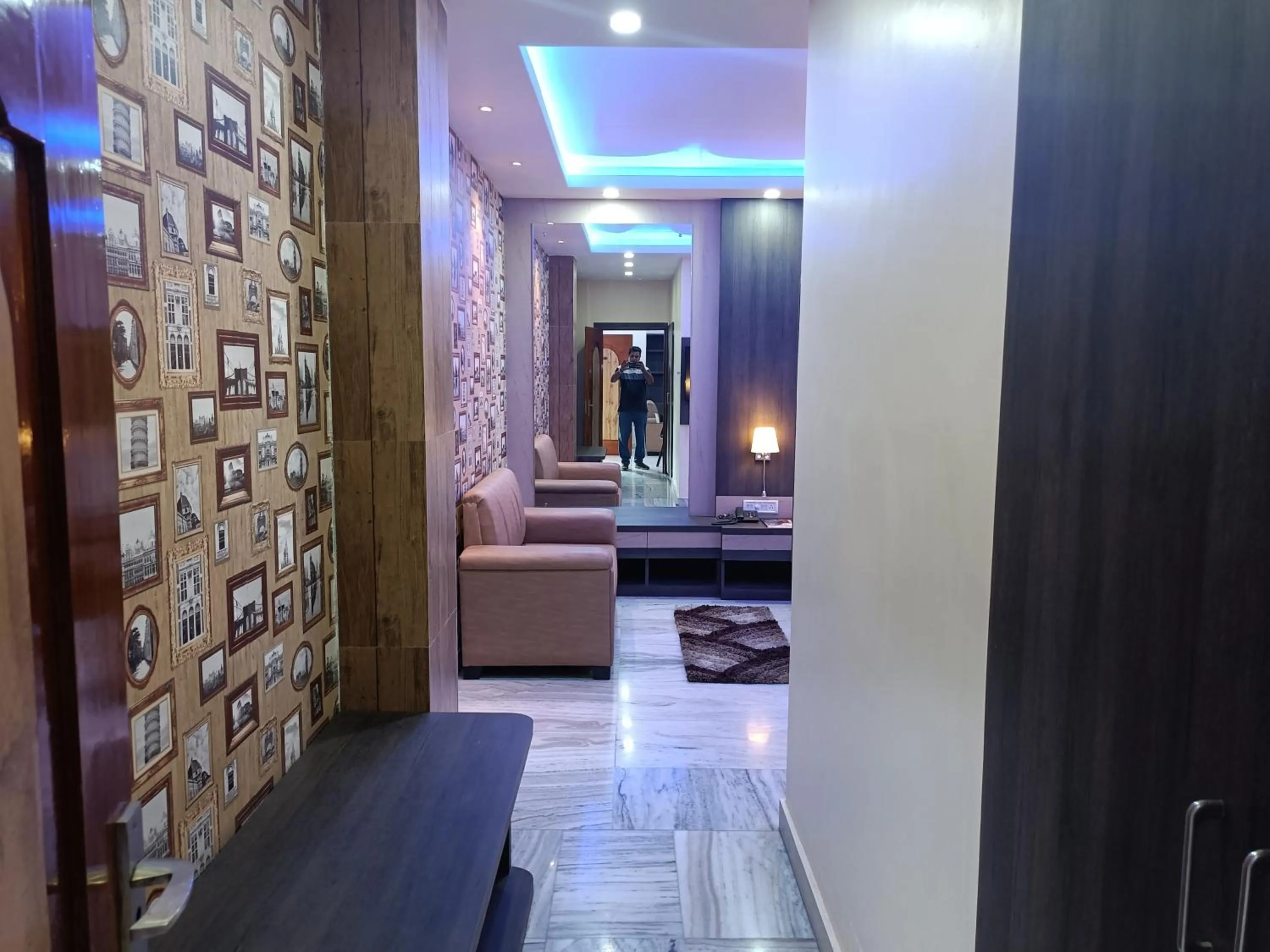 Living room in HOTEL SUDAKSHINA by ROH