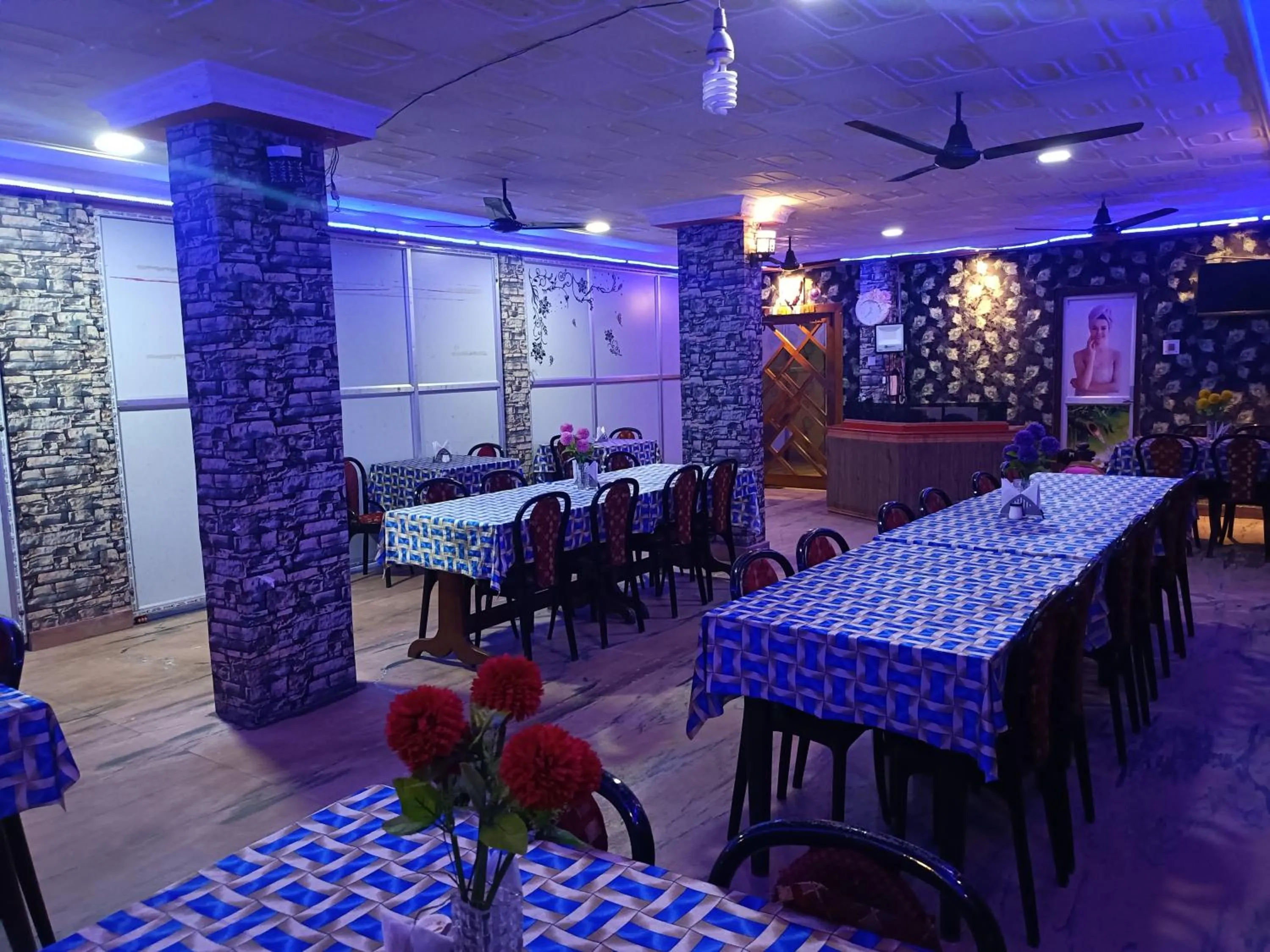Restaurant/places to eat in HOTEL SUDAKSHINA by ROH