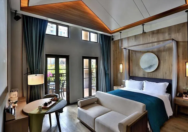 Mehood Lestie, Shanghai Jiaotong University Dongchuan Road