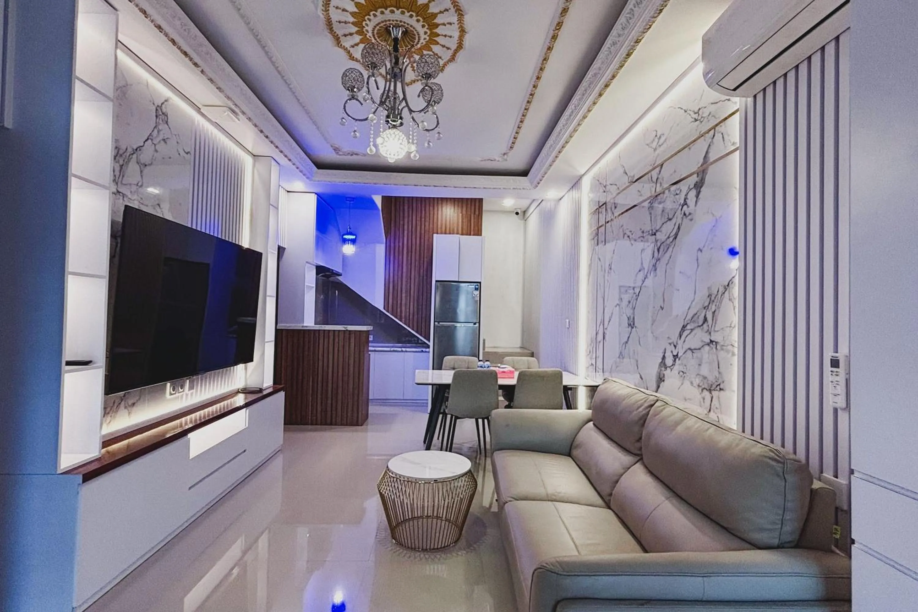 Communal lounge/ TV room in The Wahyu Villa Uluwatu