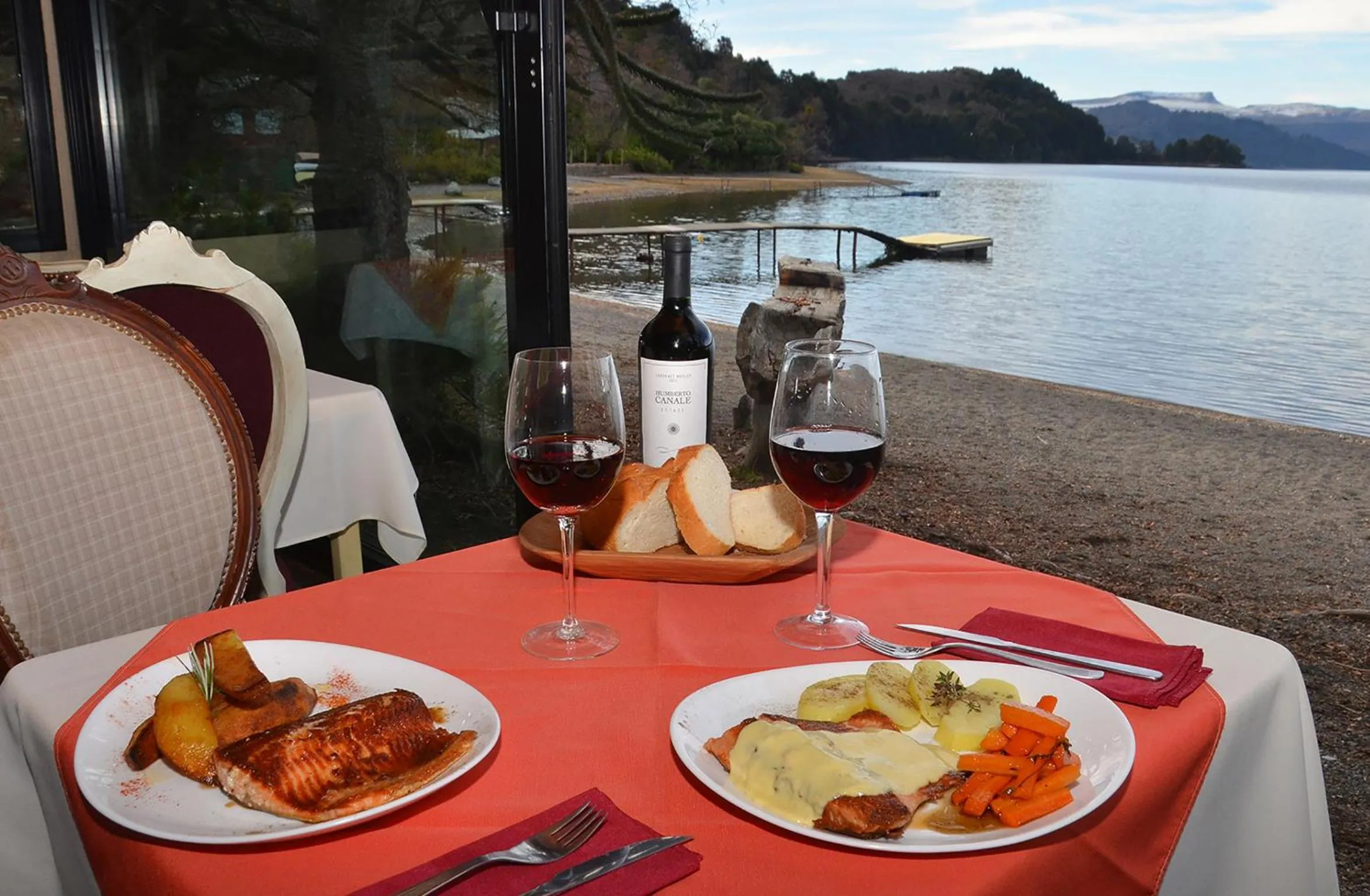 Restaurant/places to eat in Apart Hotel La Busqueda