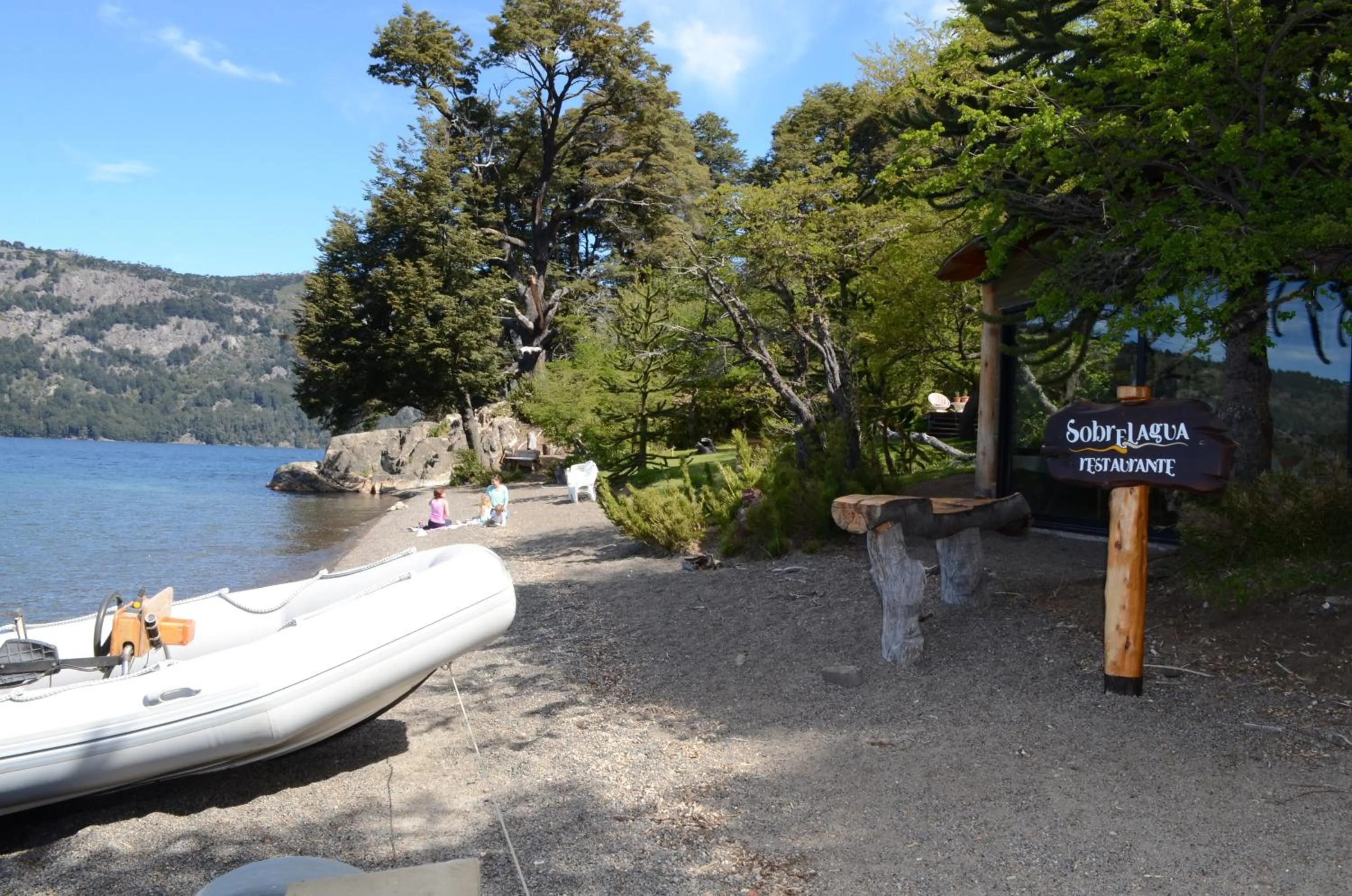 Restaurant/places to eat in Apart Hotel La Busqueda