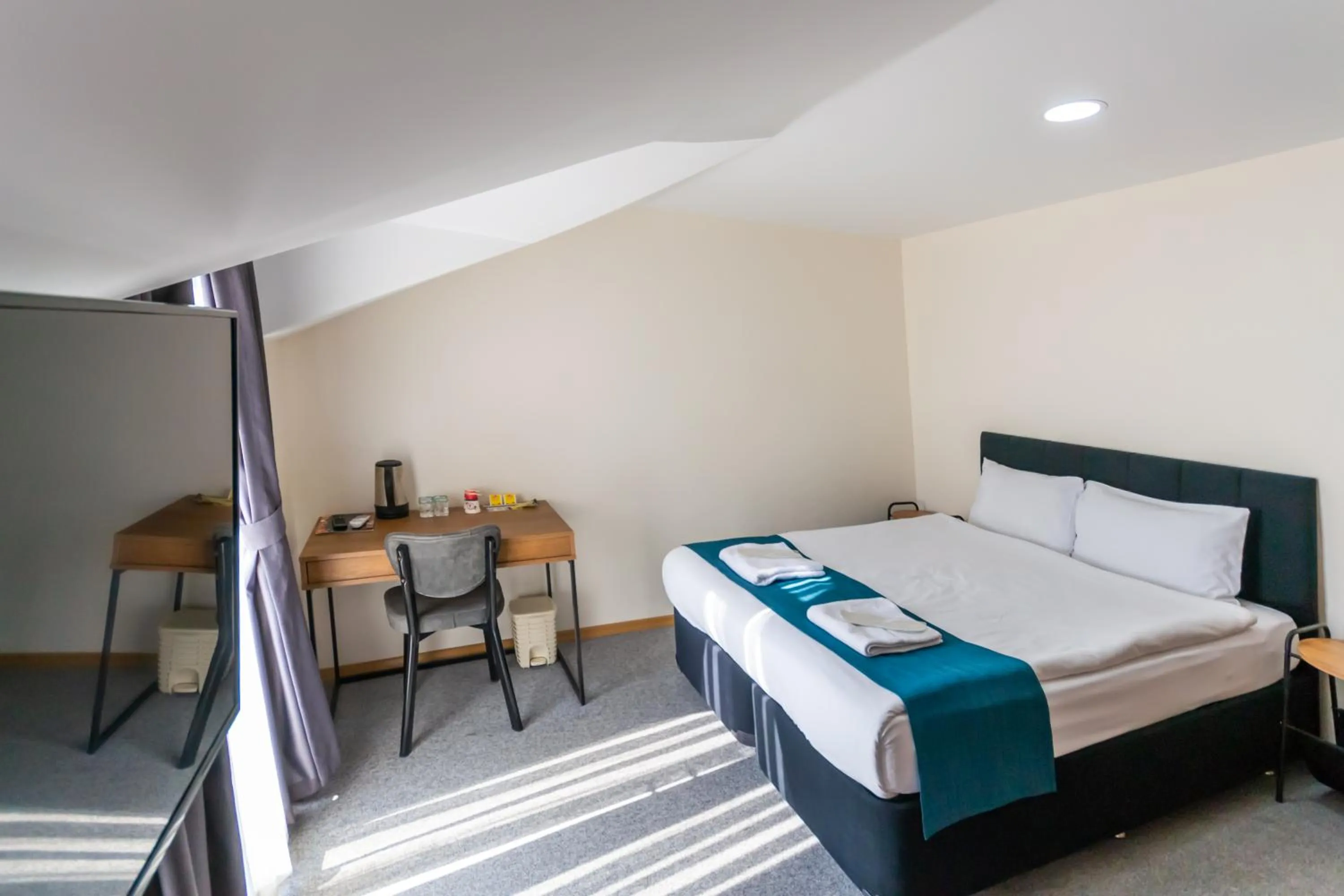 Photo of the whole room, Bed in New Garden Airport Hotel