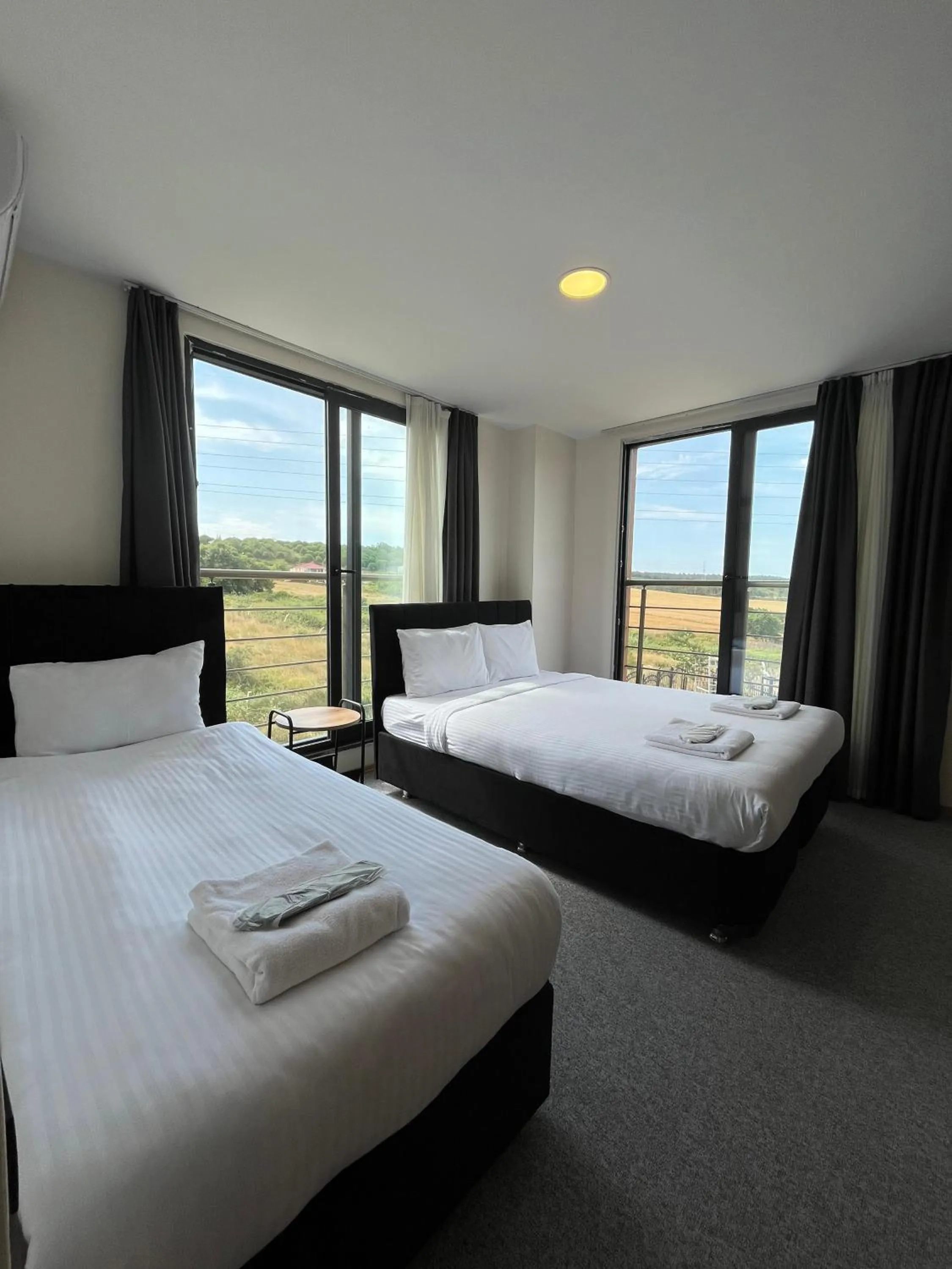 Photo of the whole room, Bed in New Garden Airport Hotel