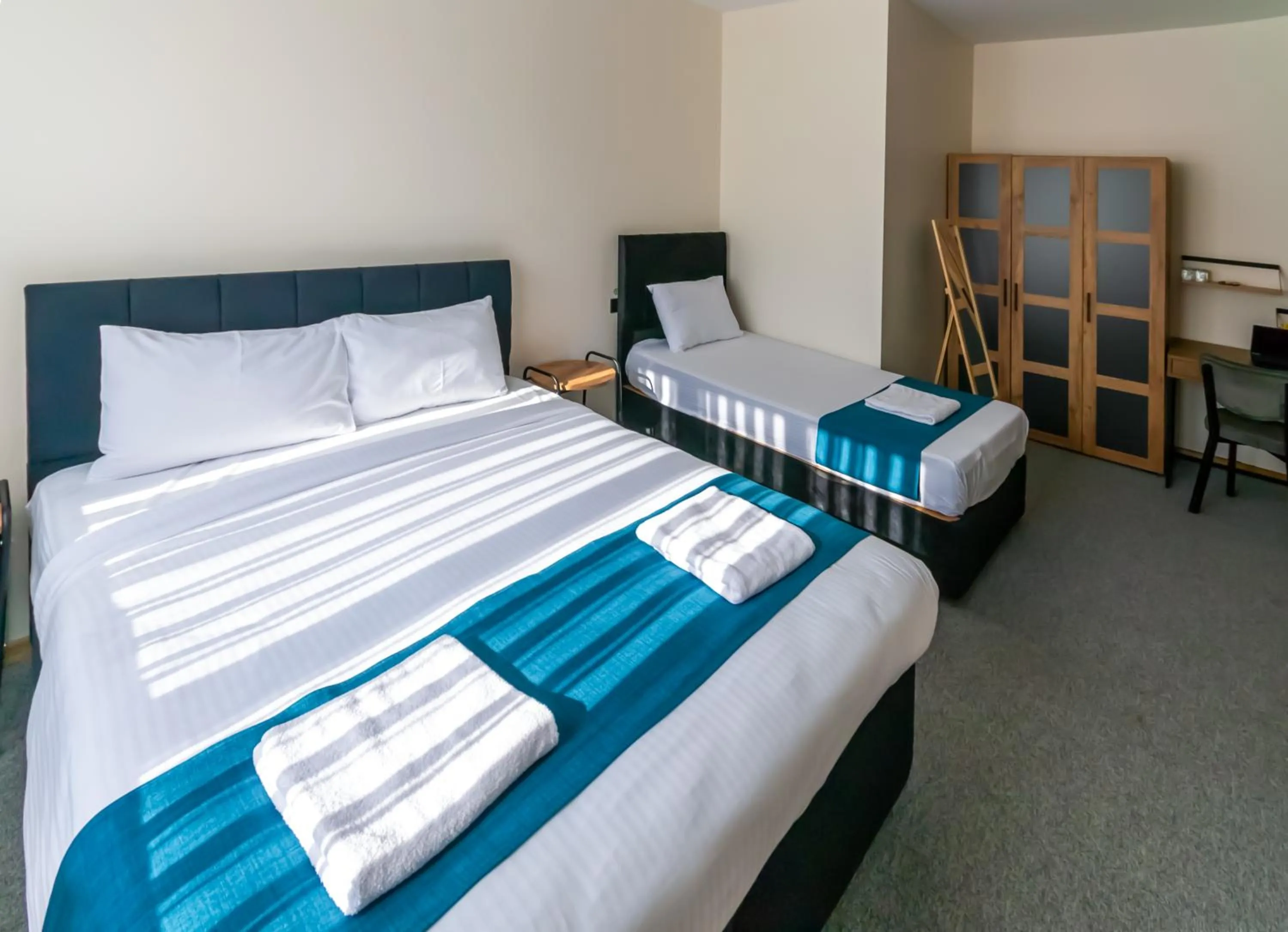 Photo of the whole room, Bed in New Garden Airport Hotel