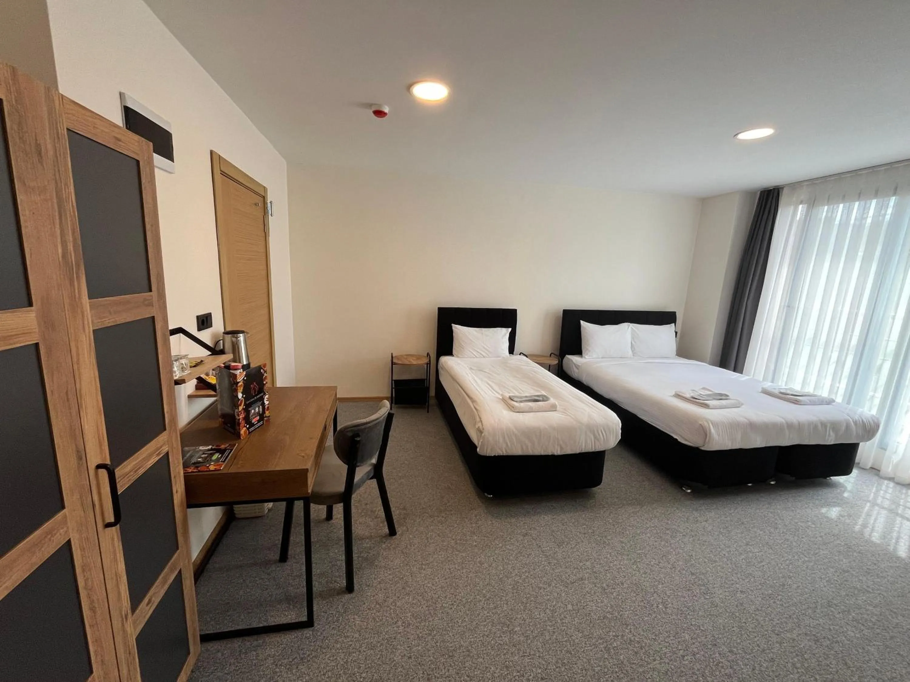 Photo of the whole room, Bed in New Garden Airport Hotel