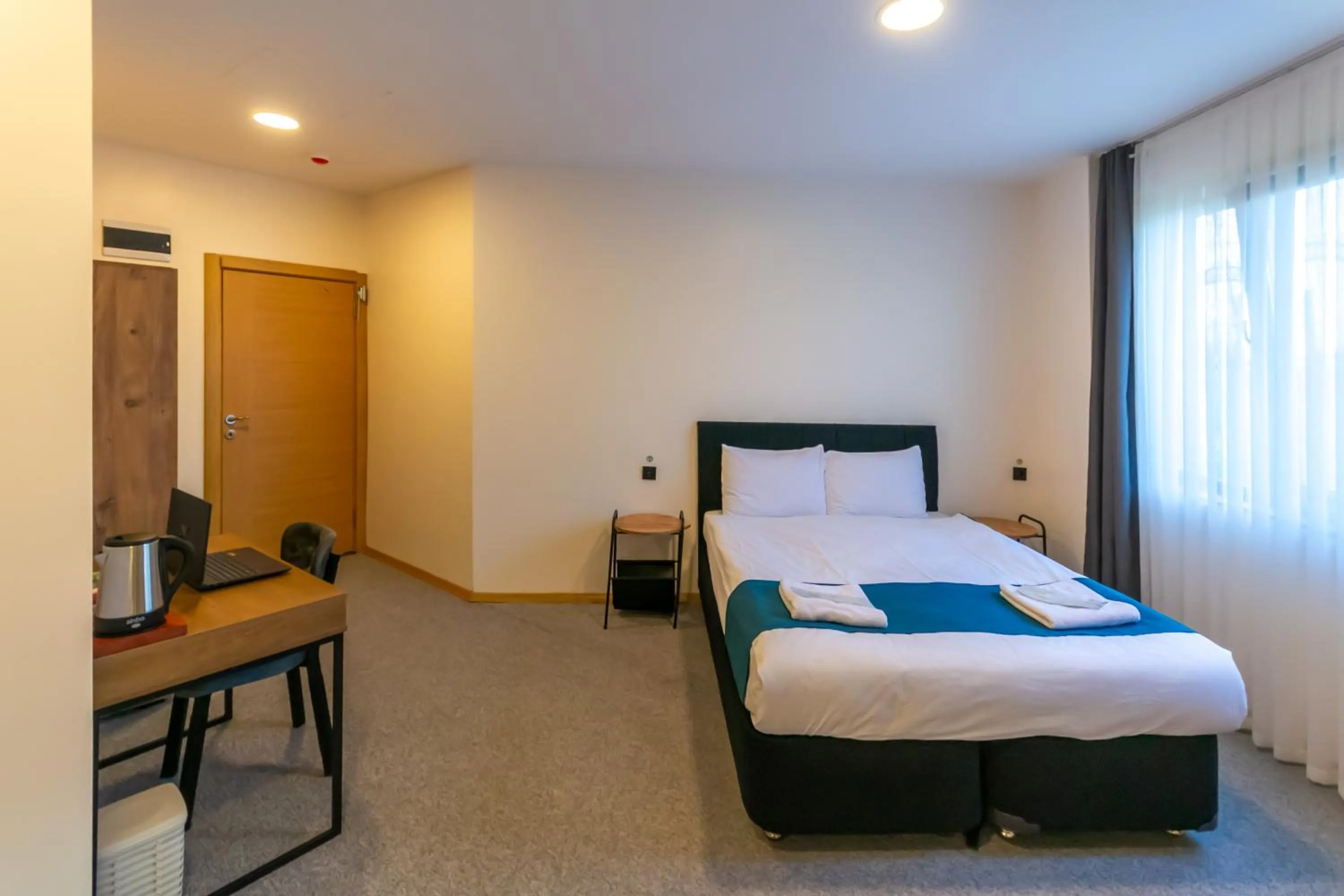 Photo of the whole room, Bed in New Garden Airport Hotel