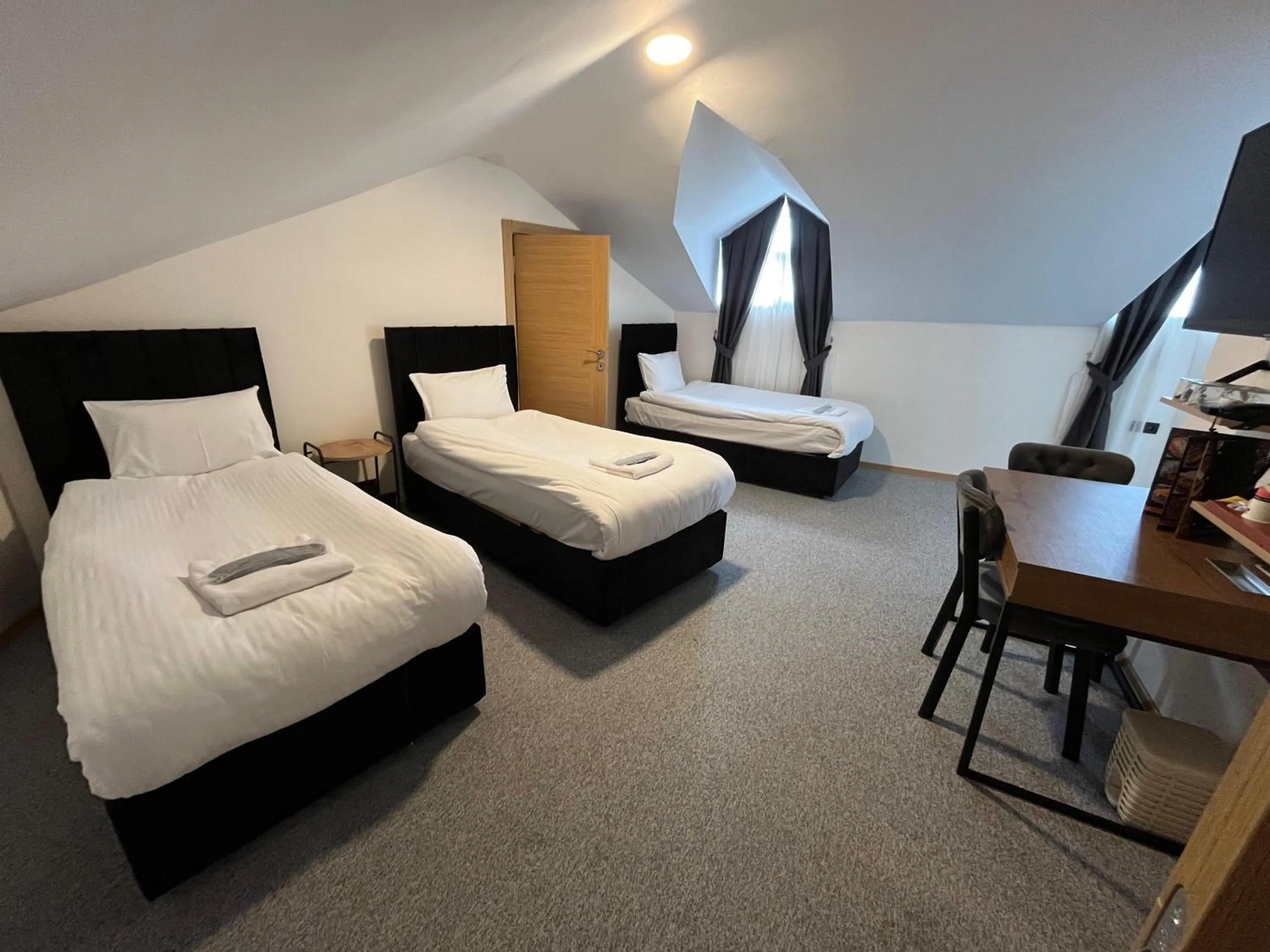 Photo of the whole room, Bed in New Garden Airport Hotel