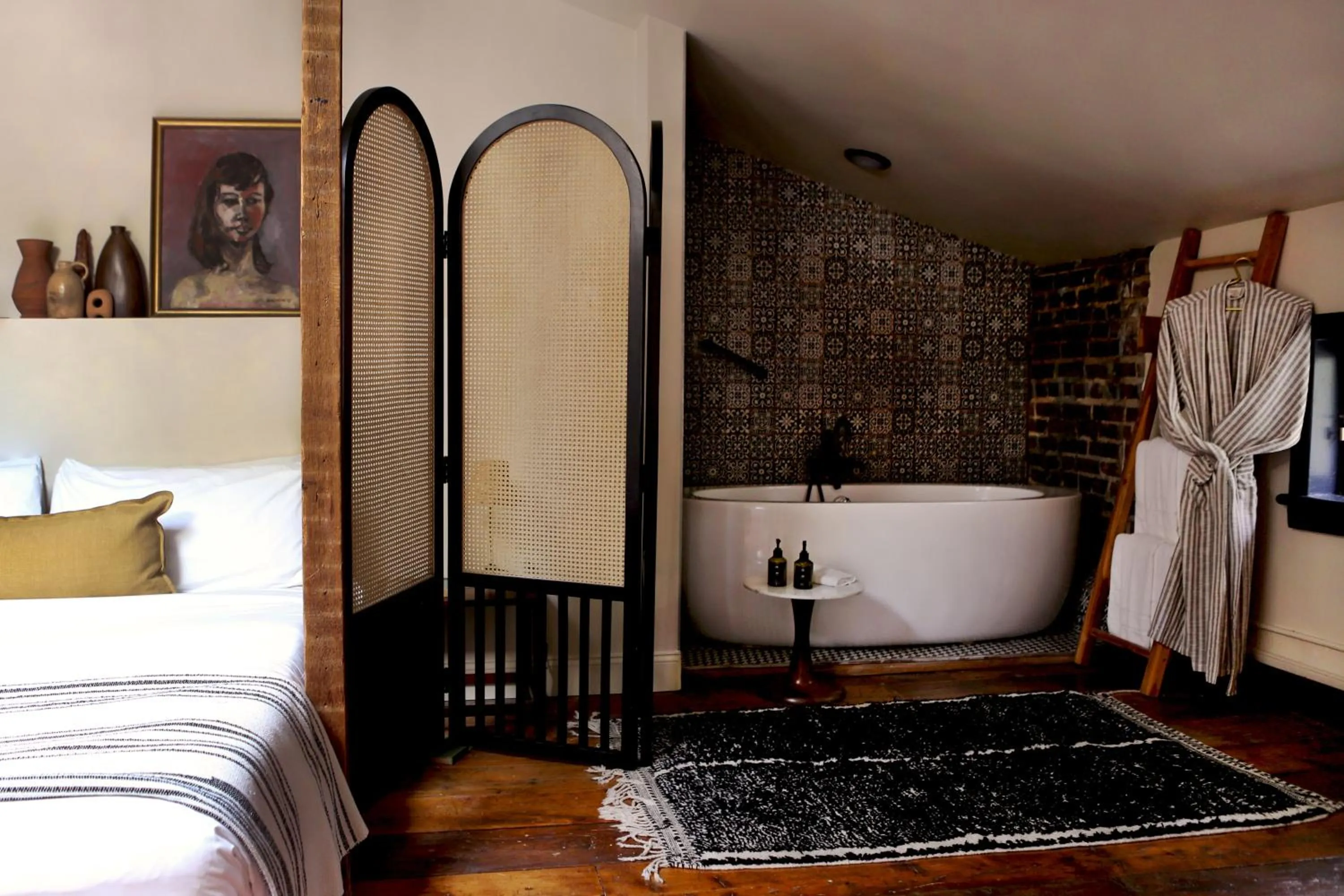 Bedroom, Bed in KIngston Carriage House