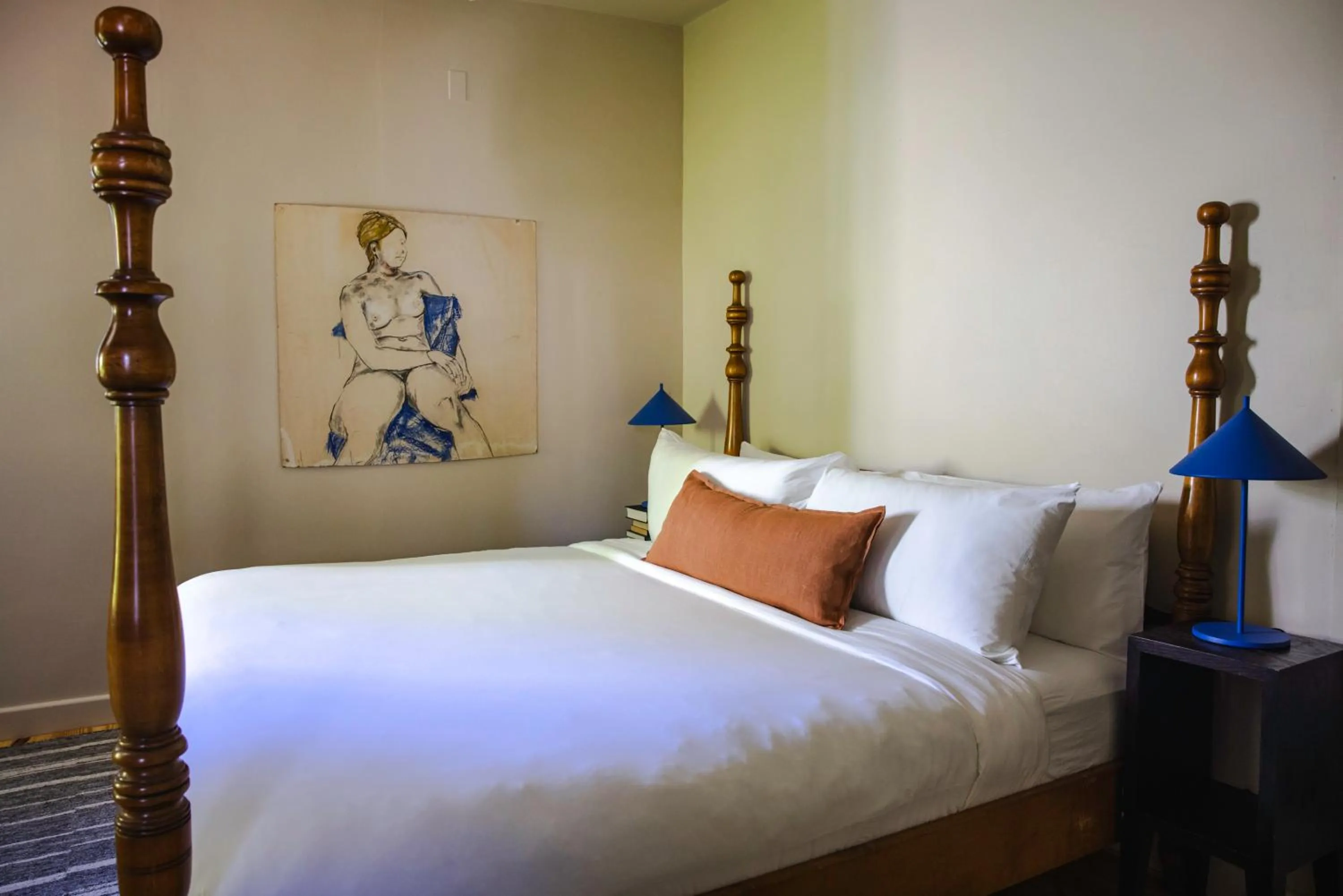 Bedroom, Bed in KIngston Carriage House