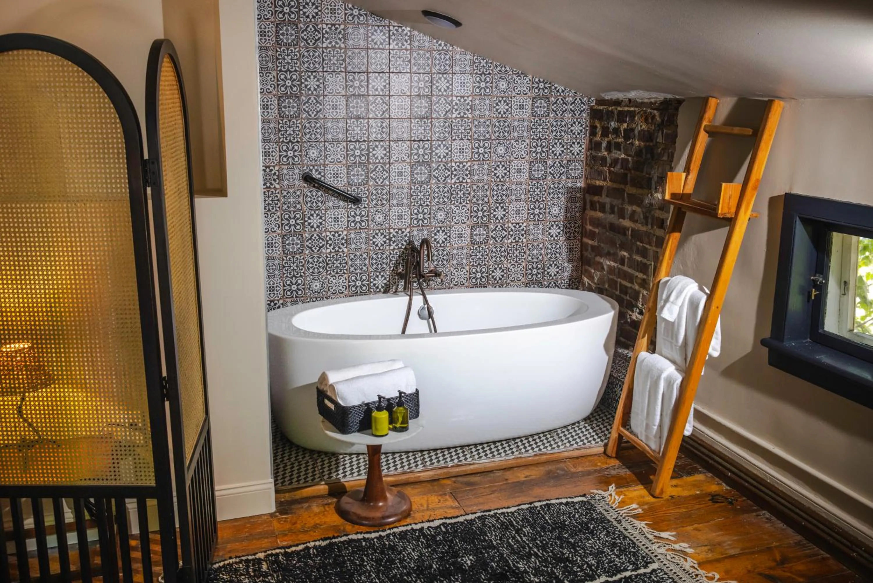 Bath in KIngston Carriage House