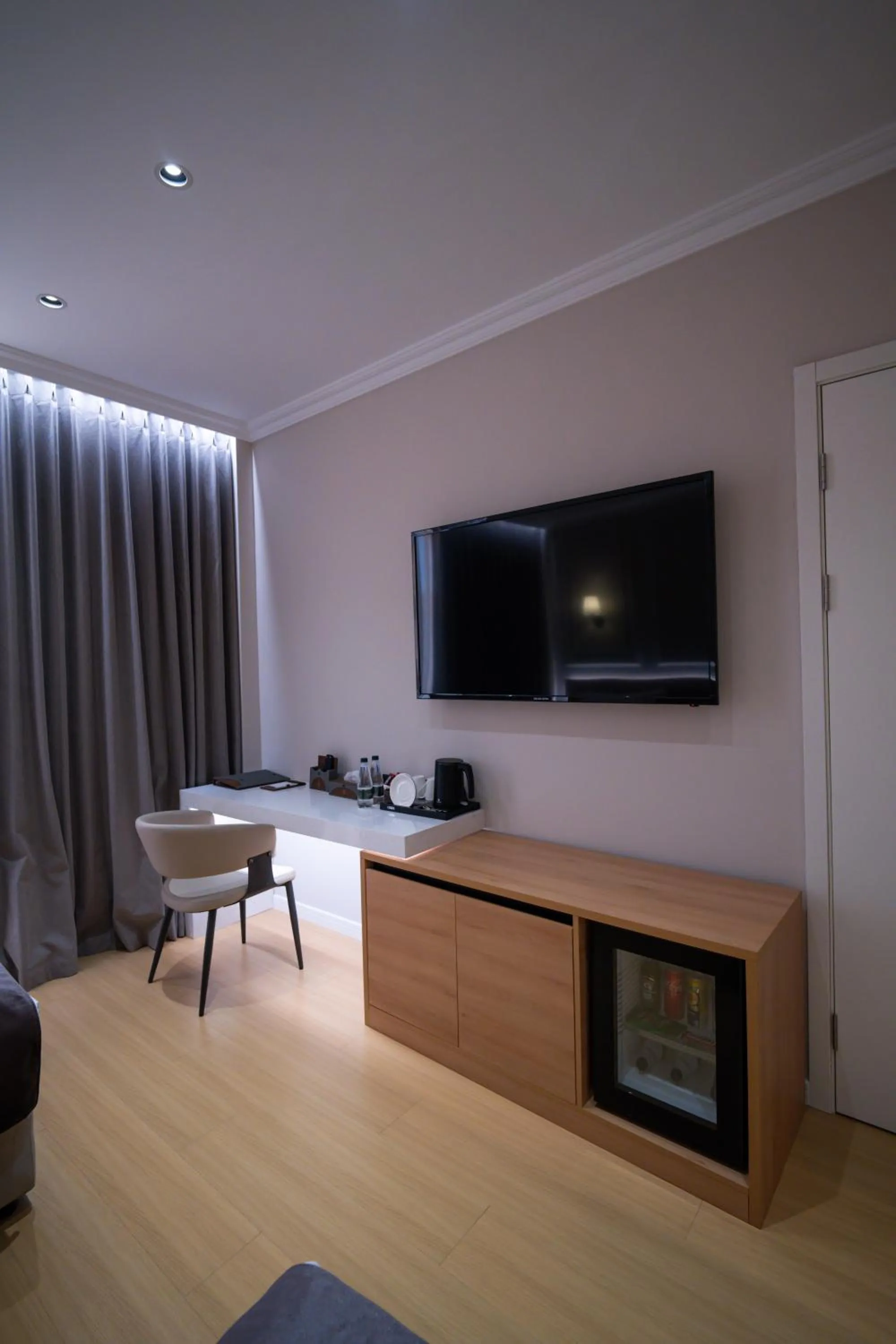 TV and multimedia in Holiday Hotel