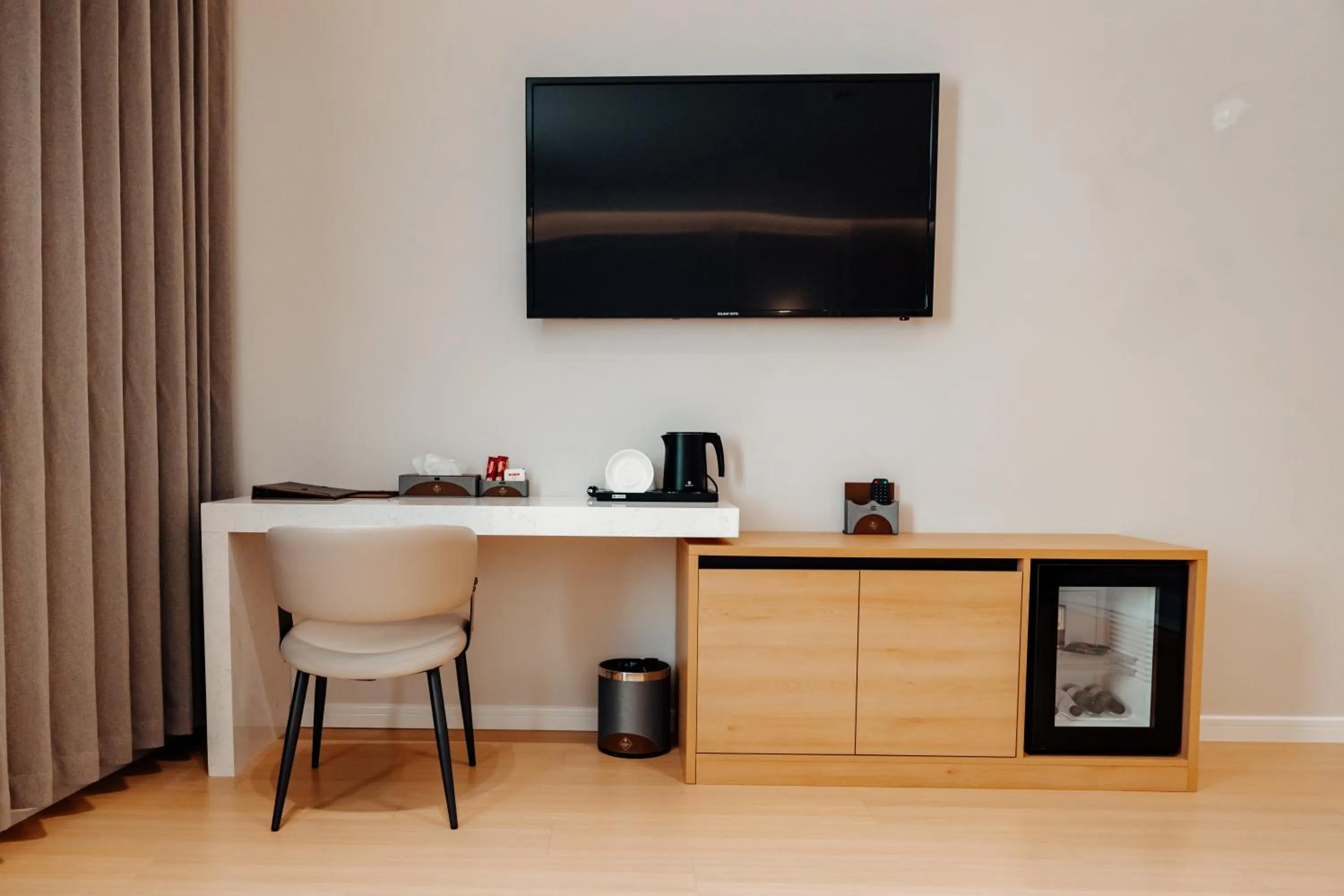 TV and multimedia in Holiday Hotel