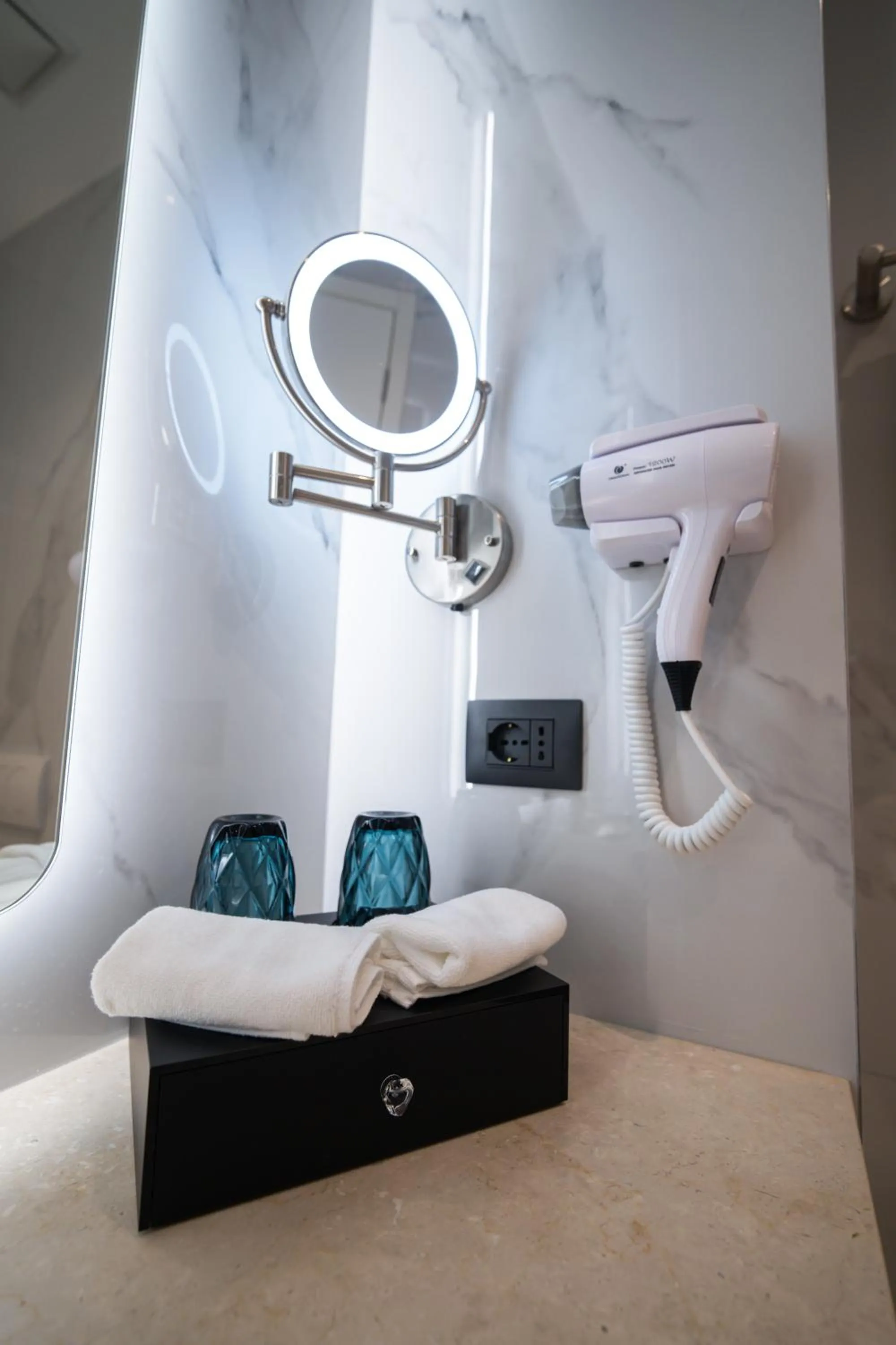 Bathroom, Bed in Holiday Hotel