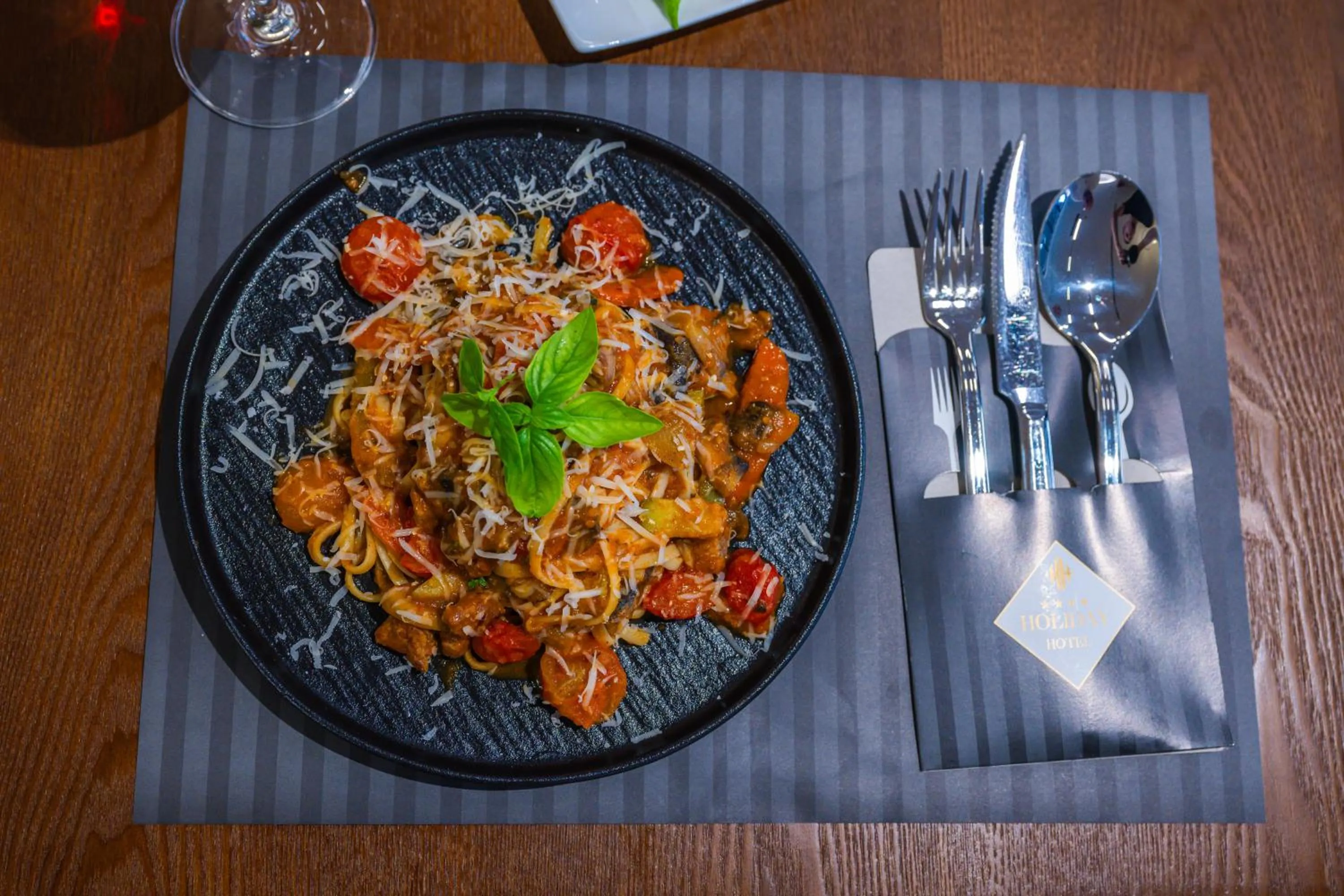 Restaurant/places to eat in Holiday Hotel